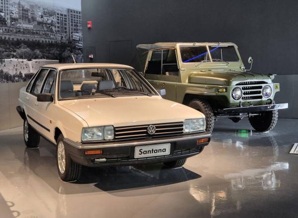 VW Santana e BJ212