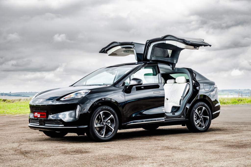 GAC Hyptec HT imita Tesla Model Y e é mais que um elétrico com portas diferentes