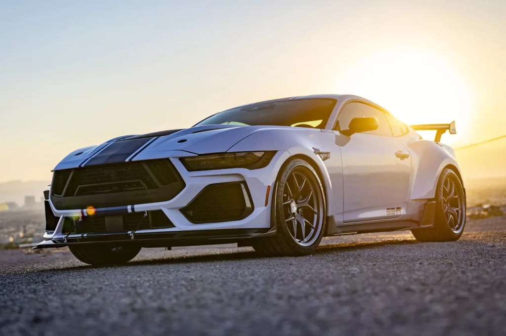 Shelby transforma Mustang Dark Horse em Super Snake-R com 861 cv