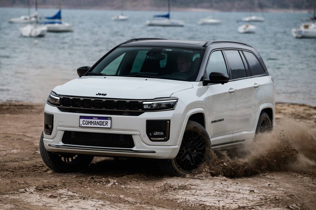 Jeep Commander 2026 tem câmbio da Rampage e fica R$ 20.000 mais barato