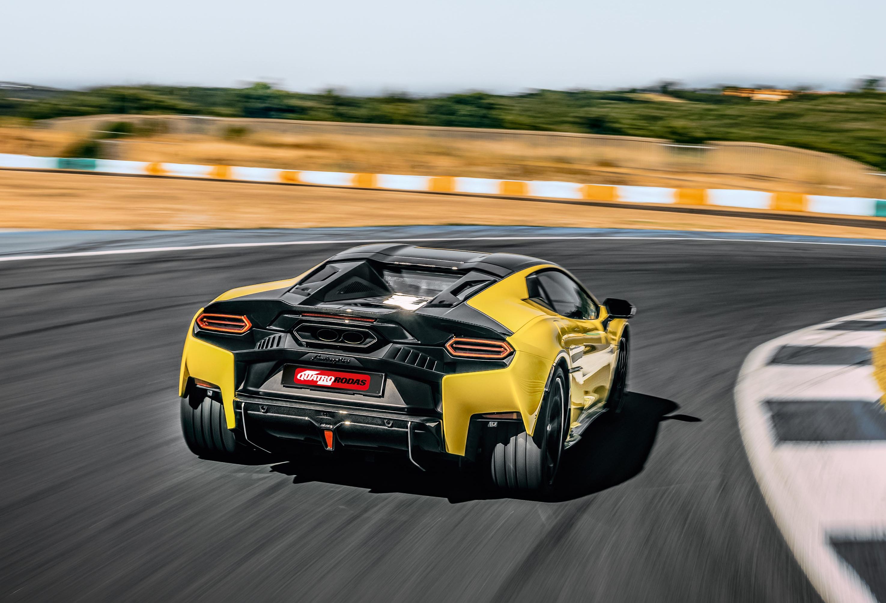 Lamborghini Temerario é híbrido de 920 cv e estreia no Brasil por R$ 5,8 milhões