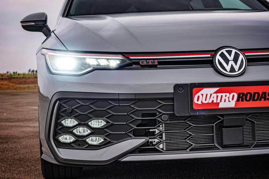 Faróis principais e de neblina são full-led (mas não matriciais) e as rodas têm 18 polegadas Faróis principais e de neblina são full-led (mas não matriciais) e as rodas têm 18 polegadas