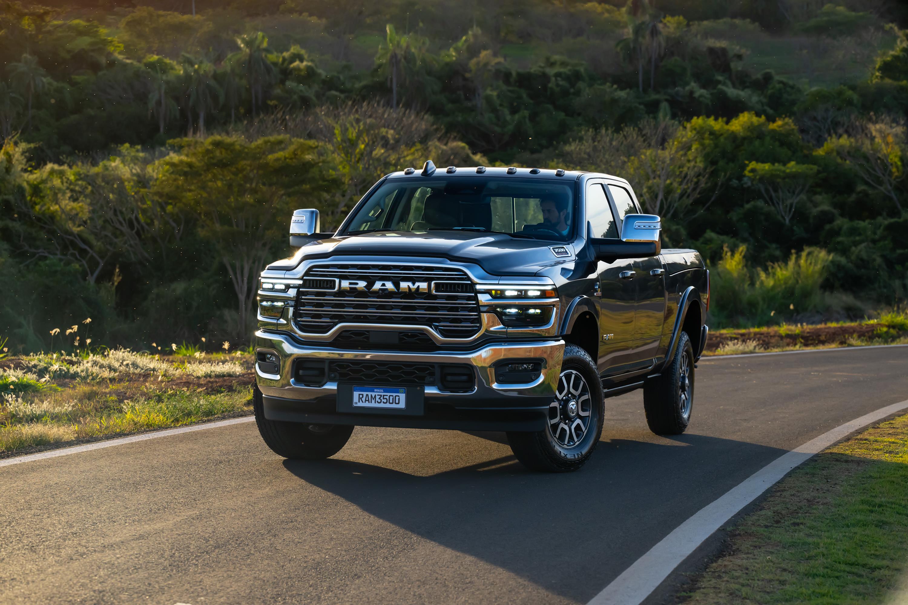 Ram3500Longhorn frente