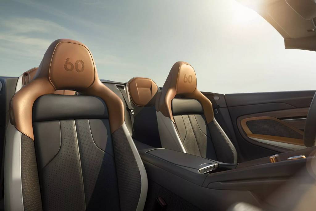 Aston Martin Vanquish e DB12 60 ANOS