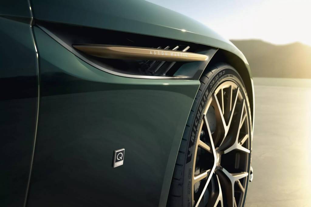 Aston Martin Vanquish e DB12 60 ANOS