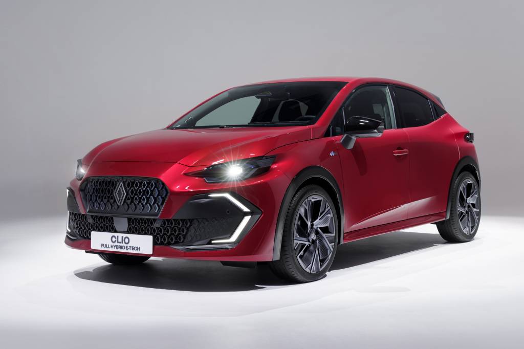 Renault Clio tem nova geração irreconhecível e com motor 1.8 híbrido