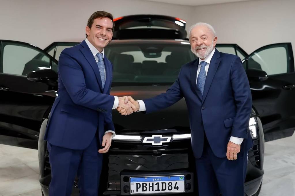 GM empresta quatro Blazer EV para transporte do presidente Lula