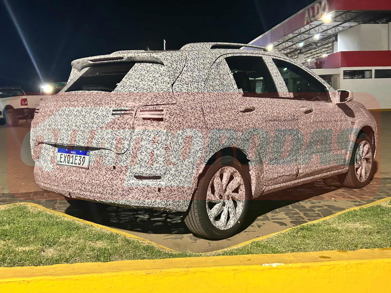 Chevrolet Onix SUV em testes