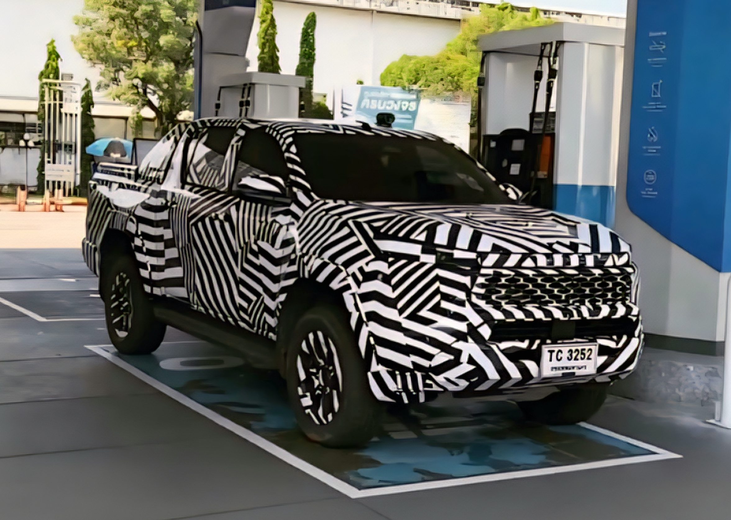 Toyota Hilux 2027 em testes