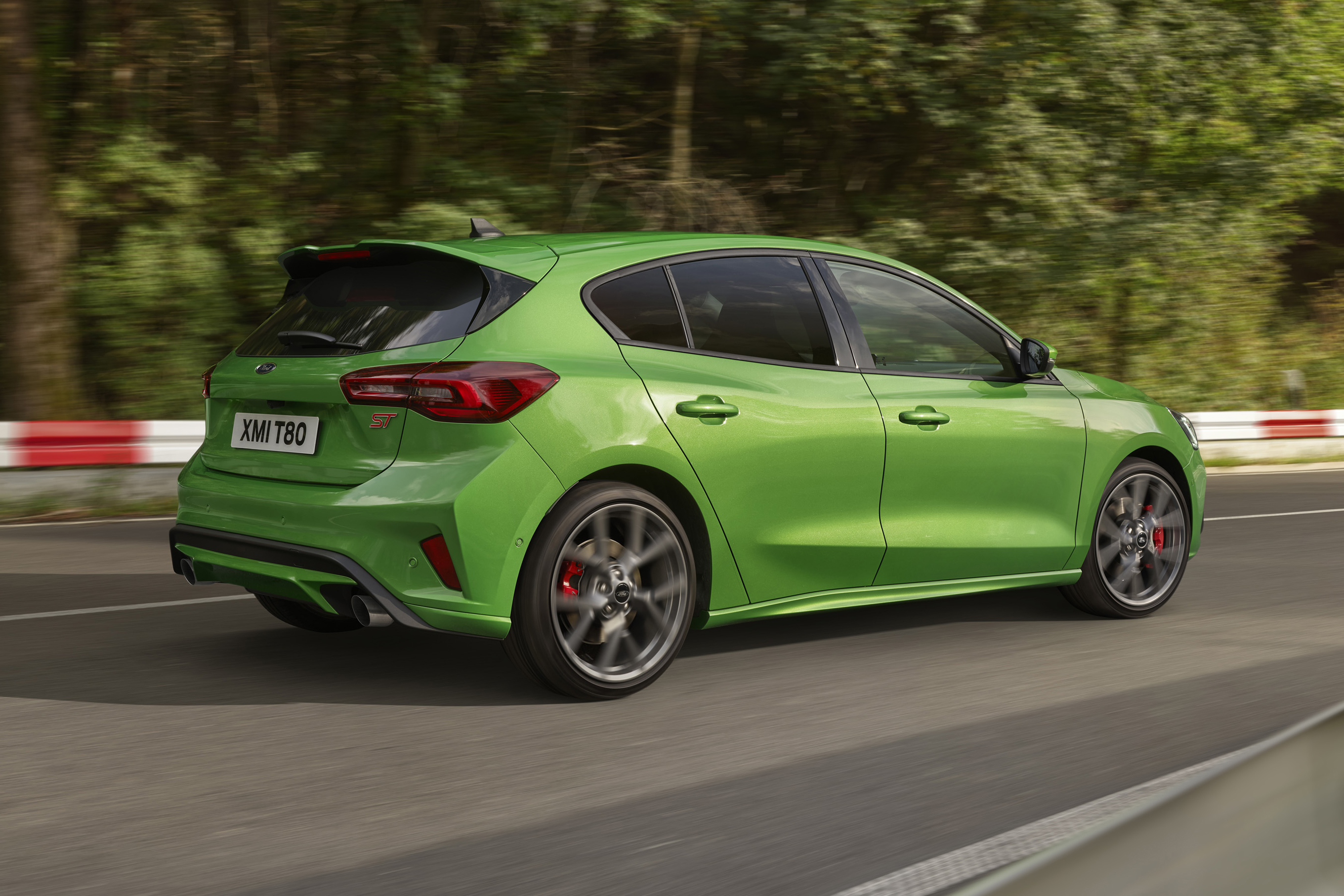 Interior do Ford Focus ST com bancos esportivos
