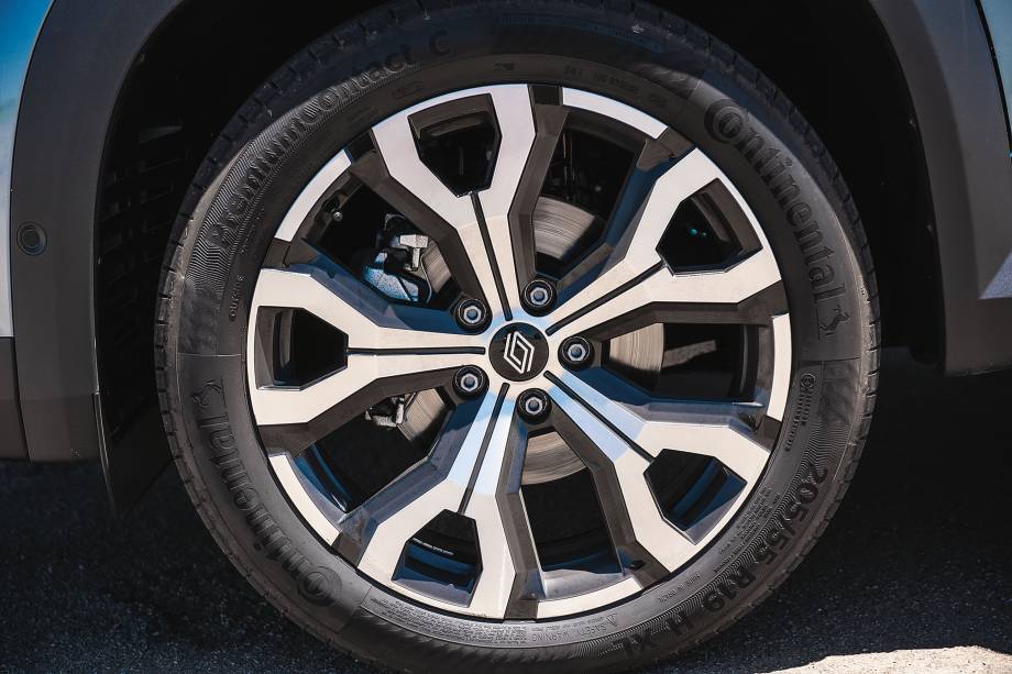 Rodas de 19” vêm apenas na versão topo Rodas de 19” vêm apenas na versão topo