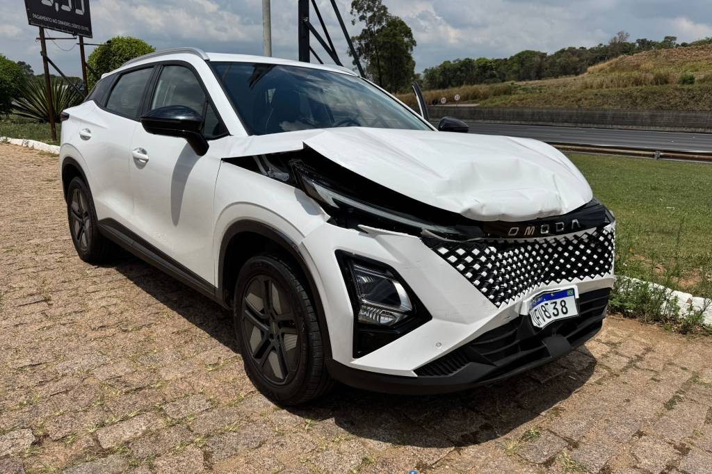 Omoda 5 HEV de teste acelerou sozinho e causou acidente; marca investiga caso