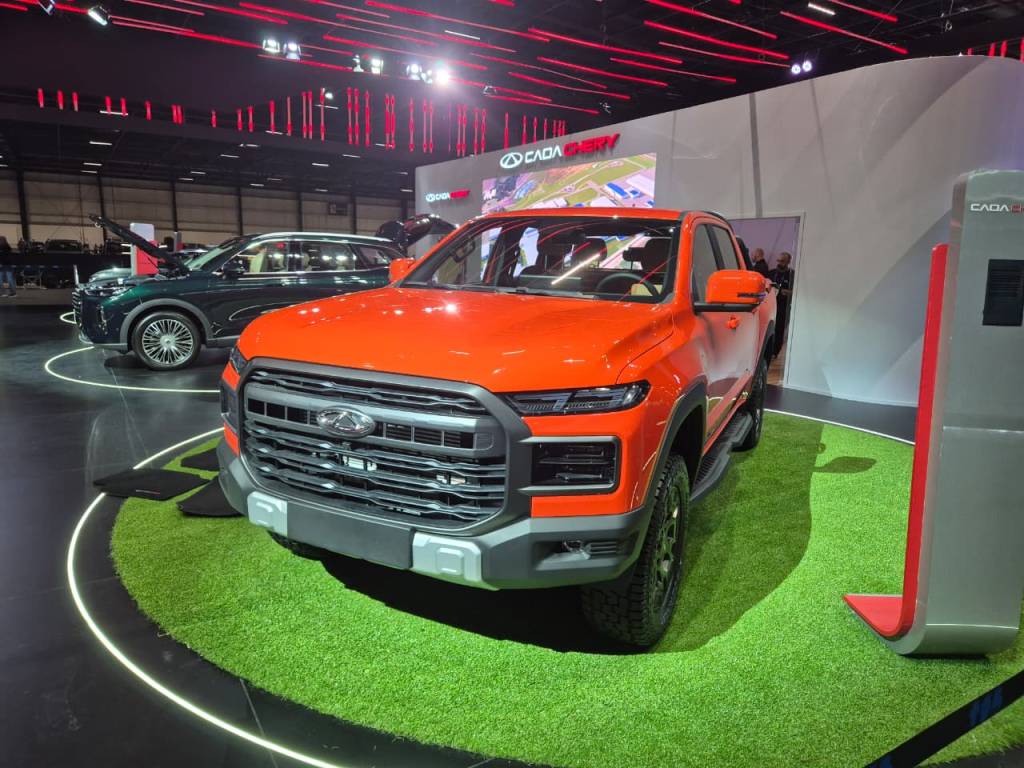 Caoa Chery exibe picape média Himla e sedã híbrido para enfrentar Hilux e Corolla