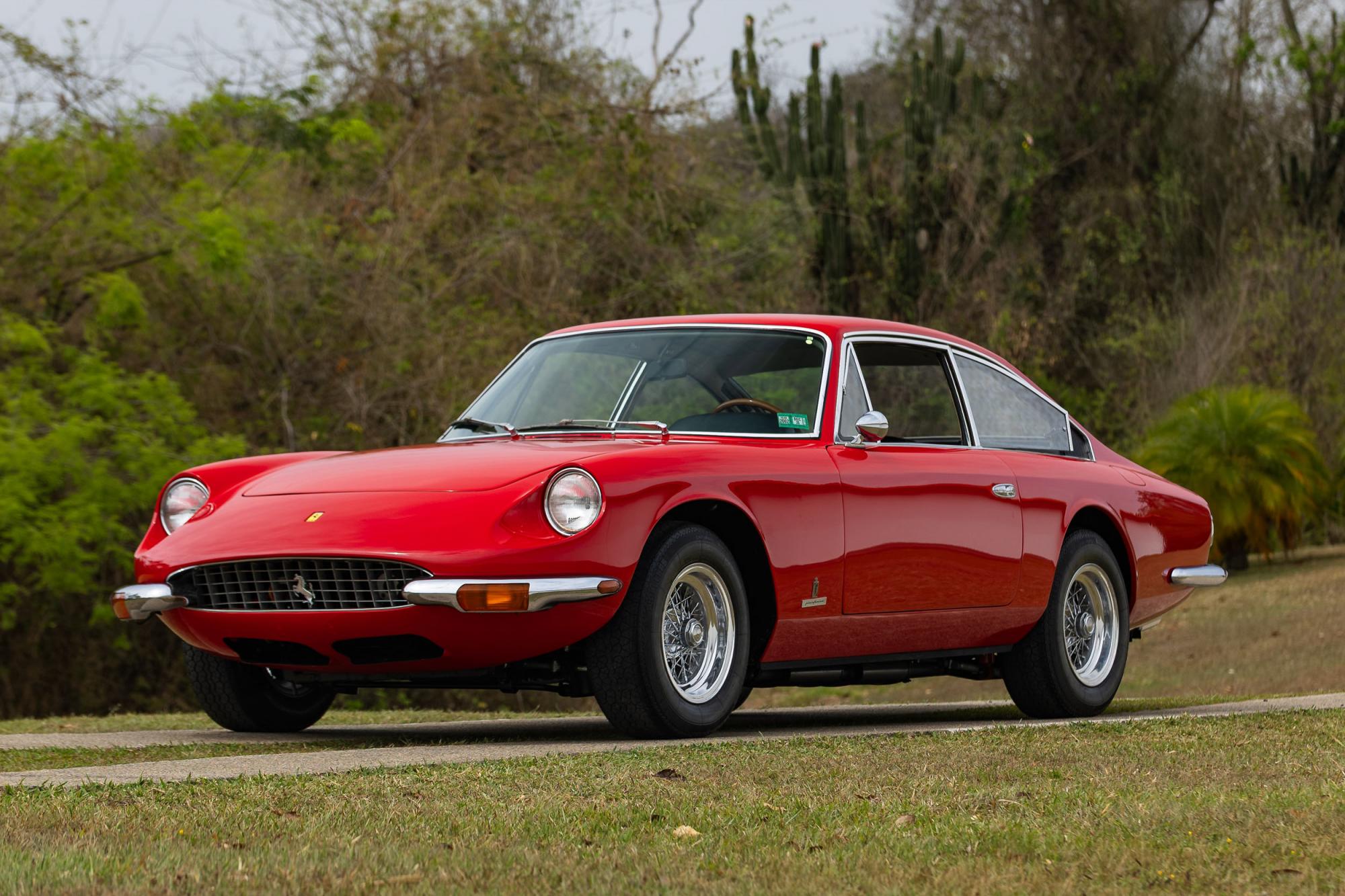 Leilão do museu CARDE tem de Chevrolet Omega de R$ 210.000 a Ferrari rara