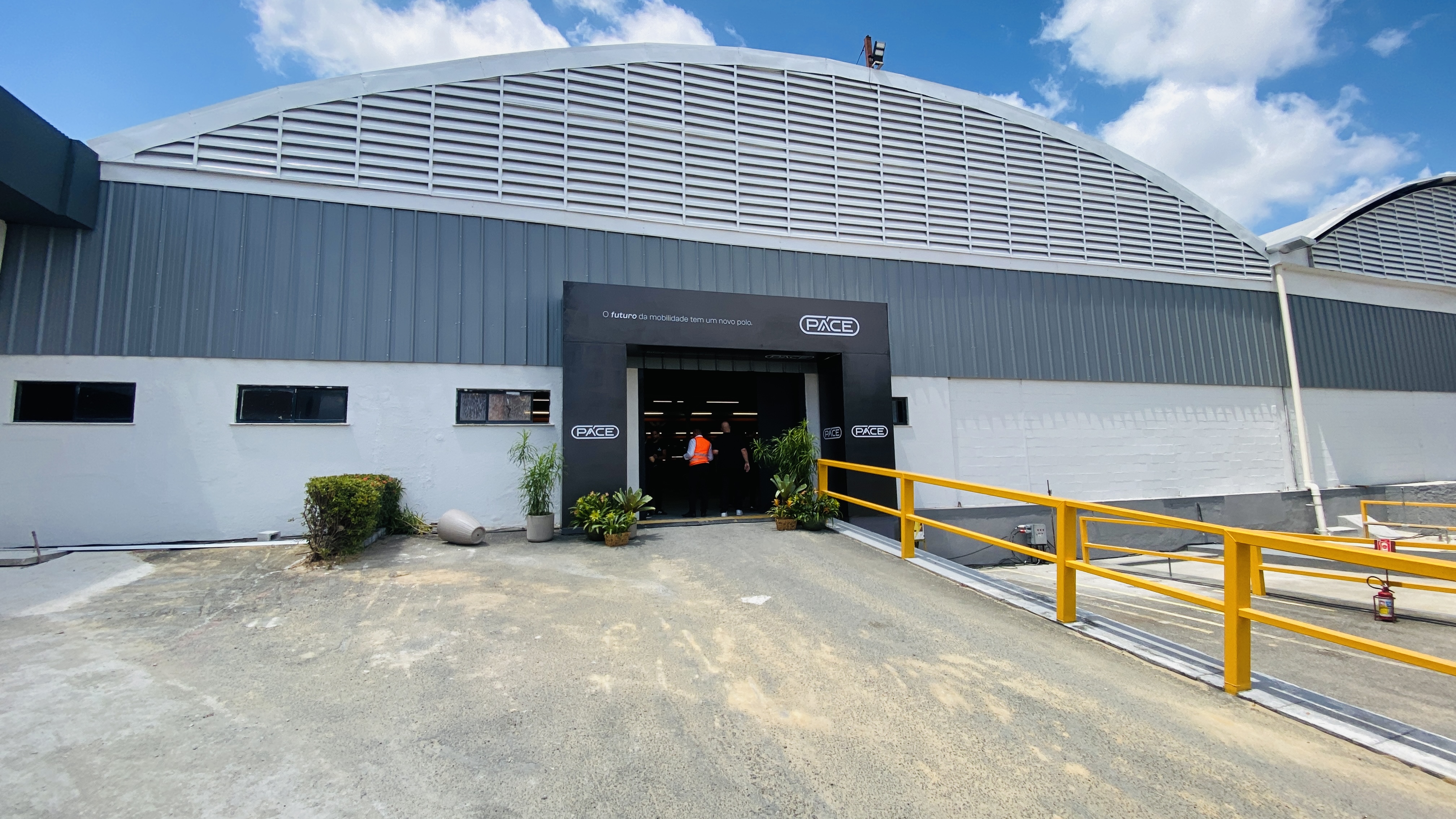 Produção do Cherolet Spark na fábrica da Troller