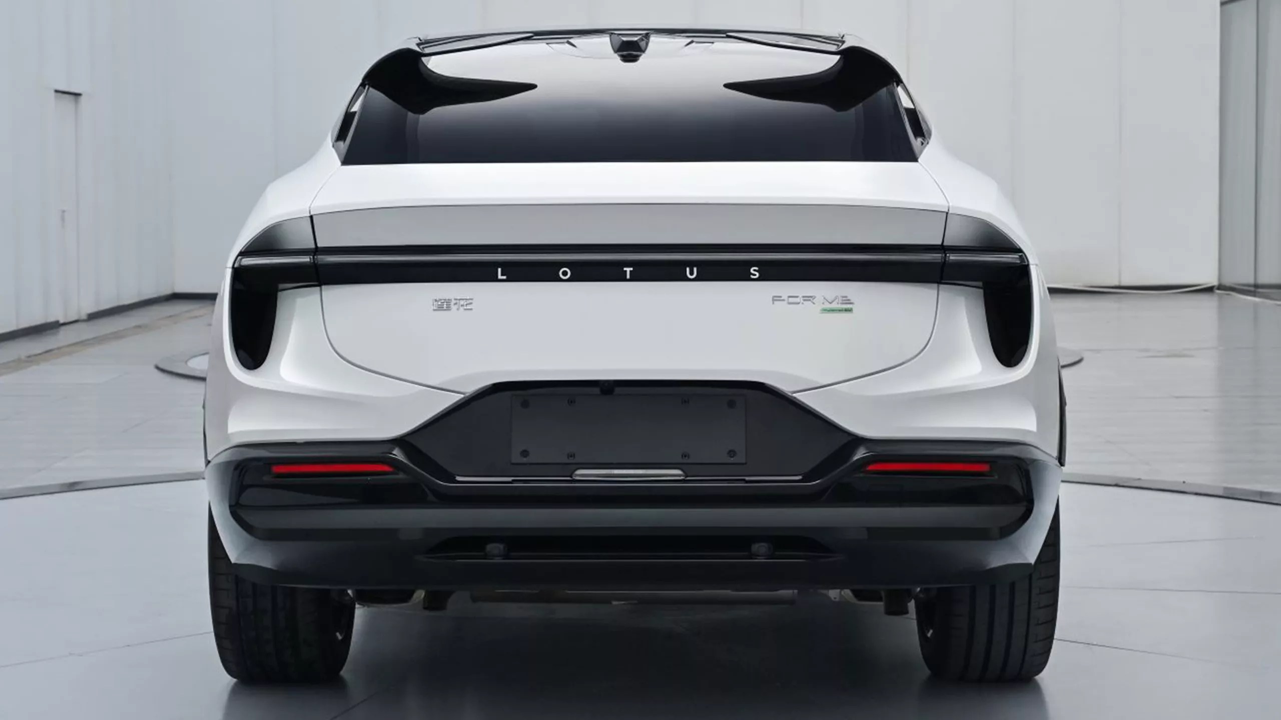 Lotus Eletre ganha versão híbrida de 965 cv e com autonomia de 1.600 km