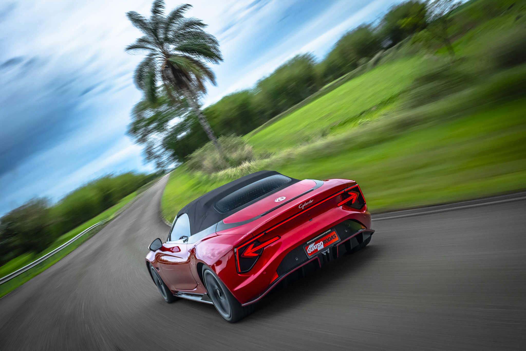 MG Cyberster  é roadster elétrico de 510 cv que a Tesla não conseguiu fazer e imita V8