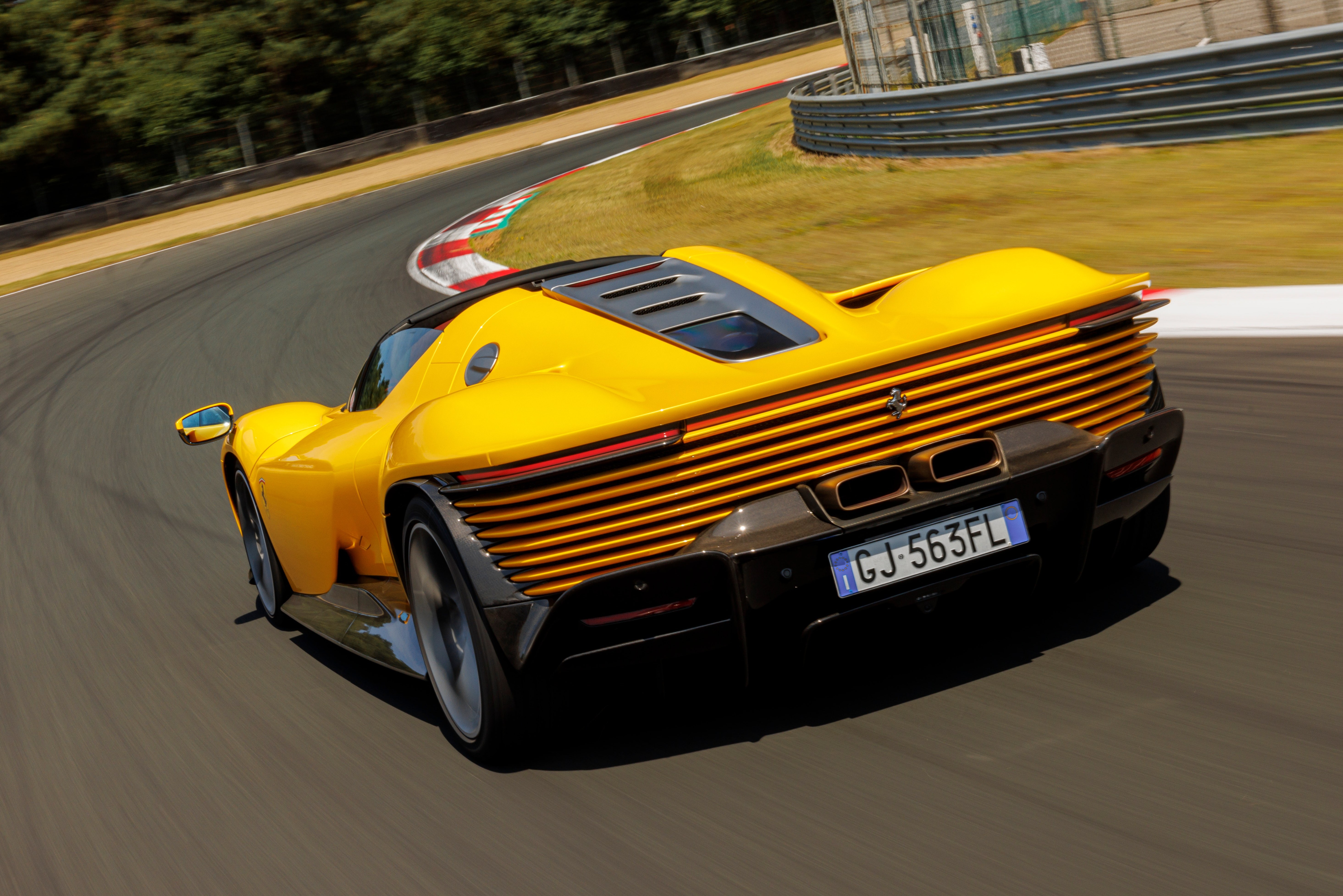 Ferrari Daytona SP3: como é o carro de R$ 18 milhões com o IPVA mais caro de SP