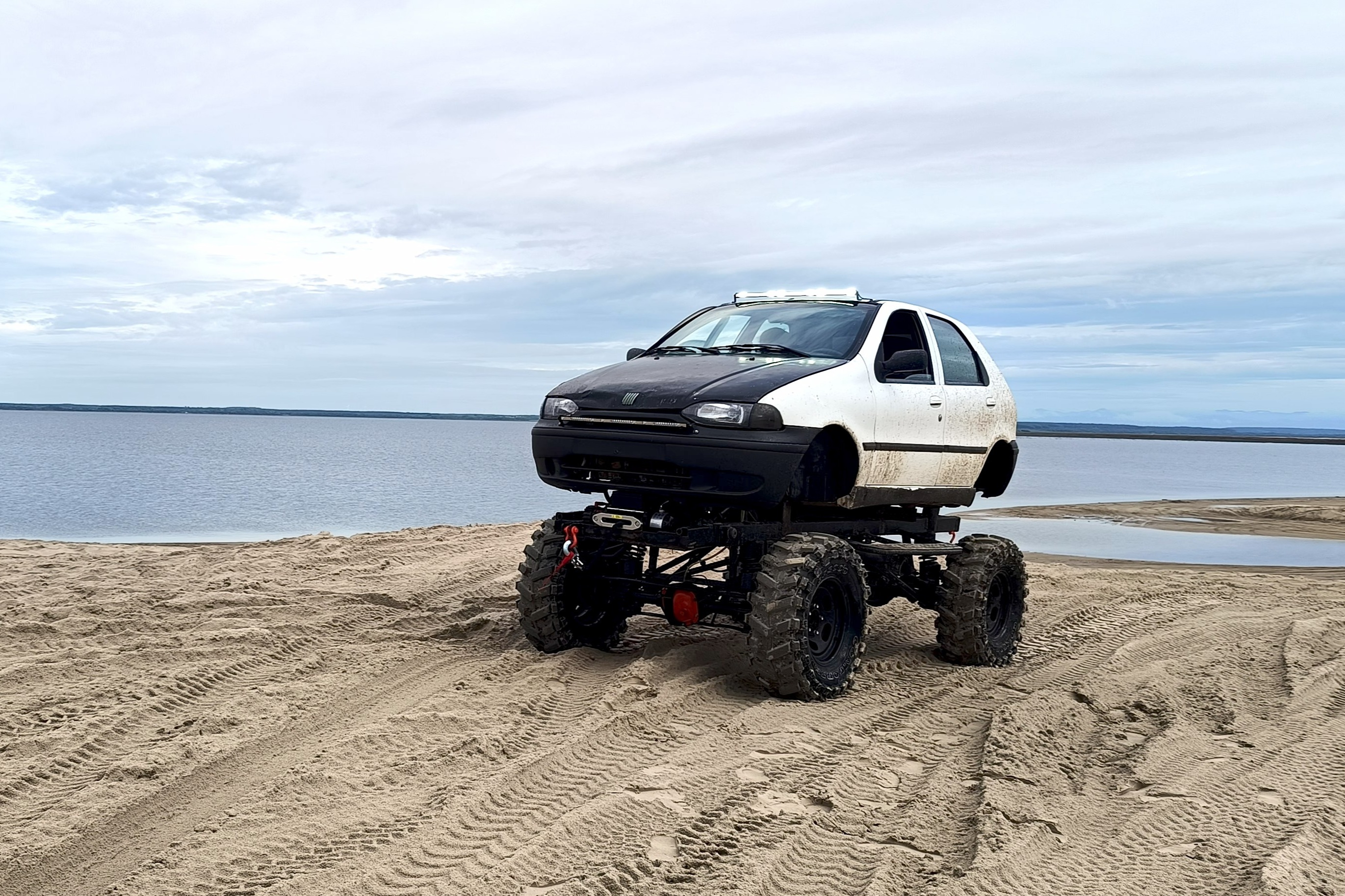 Monster Palio é 4X4 com motor AP feito a pedido  de namorada