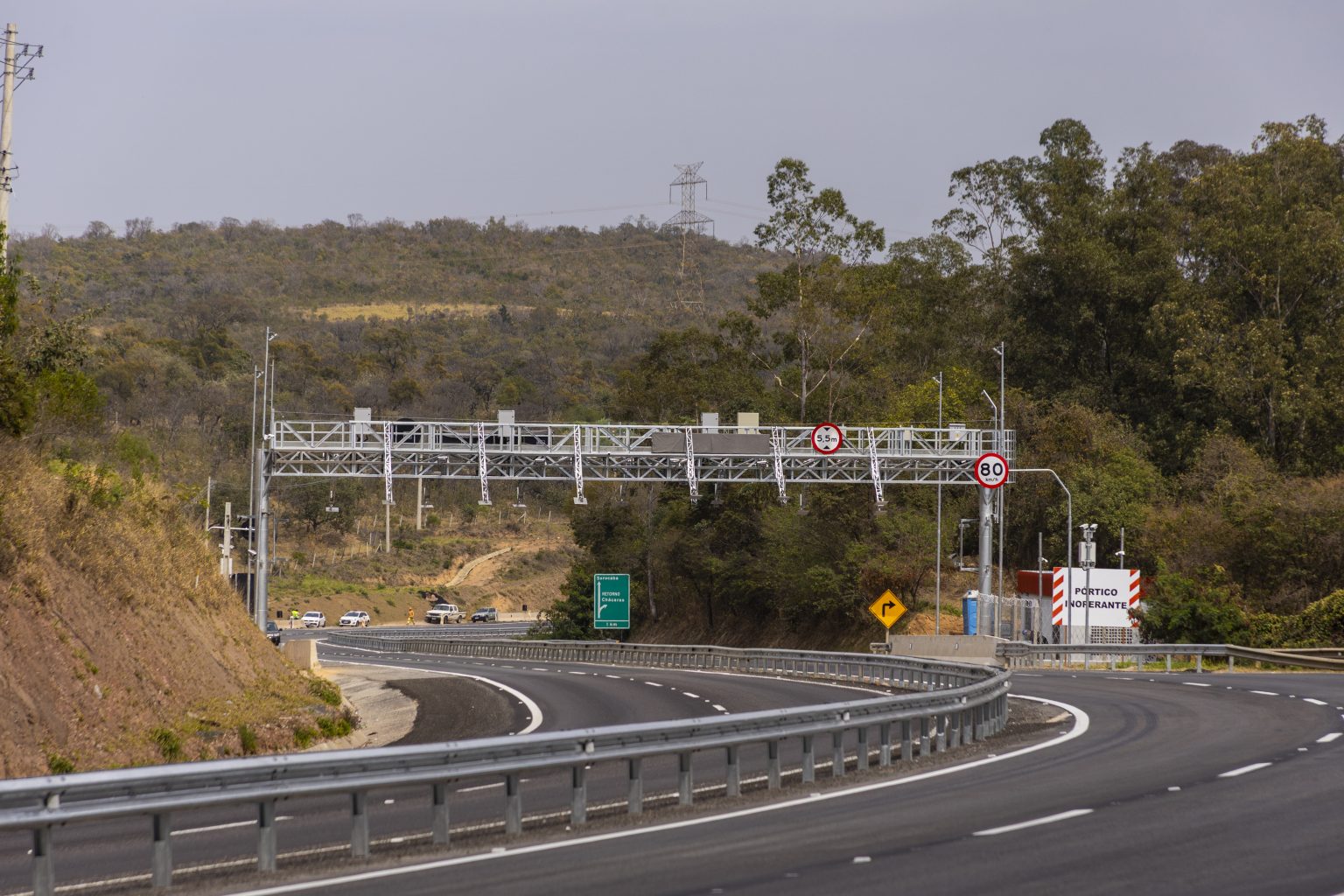 No free flow, os veículos passam pelo pedágio sem a necessidade de reduzir a velocidade