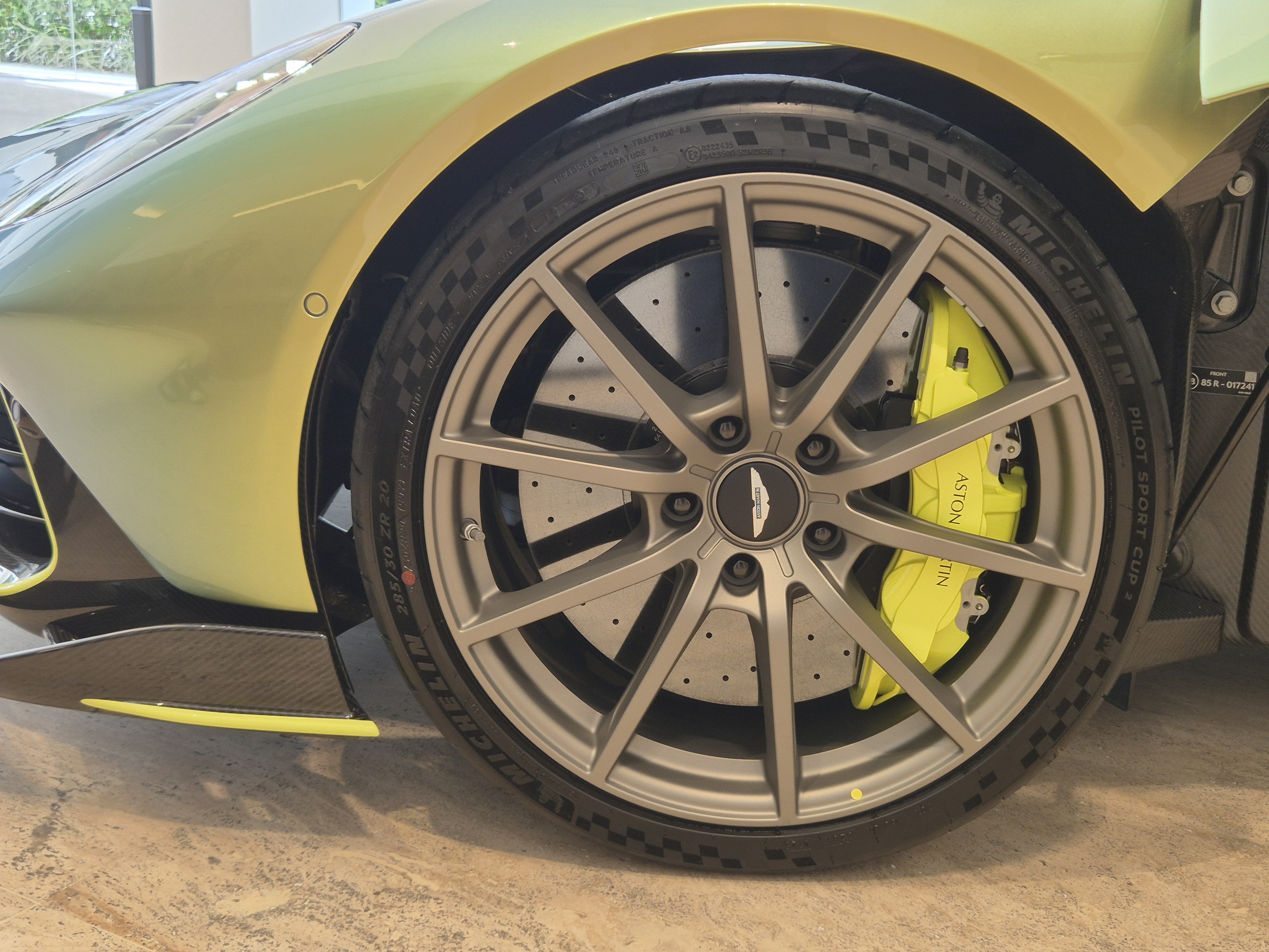 Aston Martin Valhalla