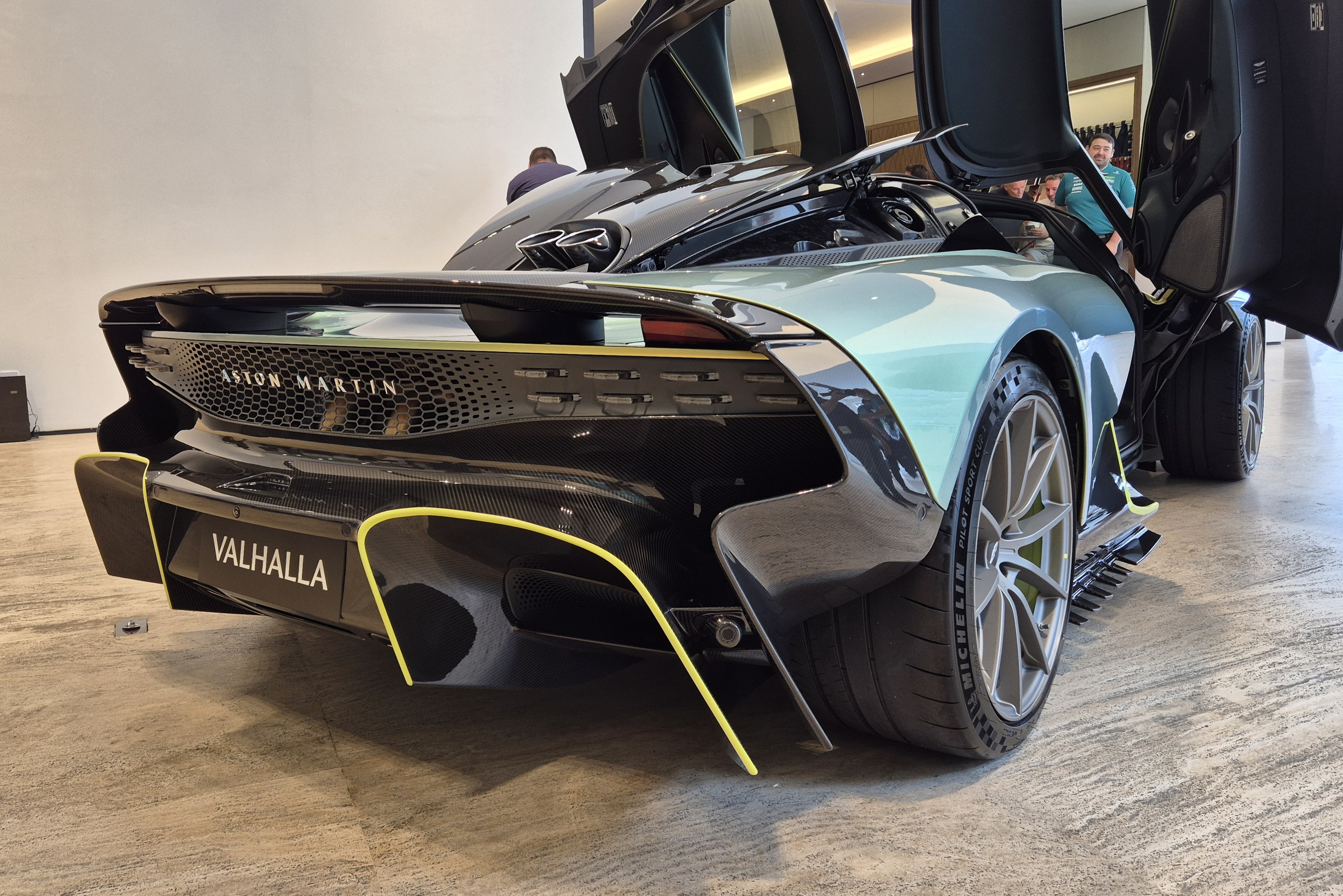 Aston Martin Valhalla