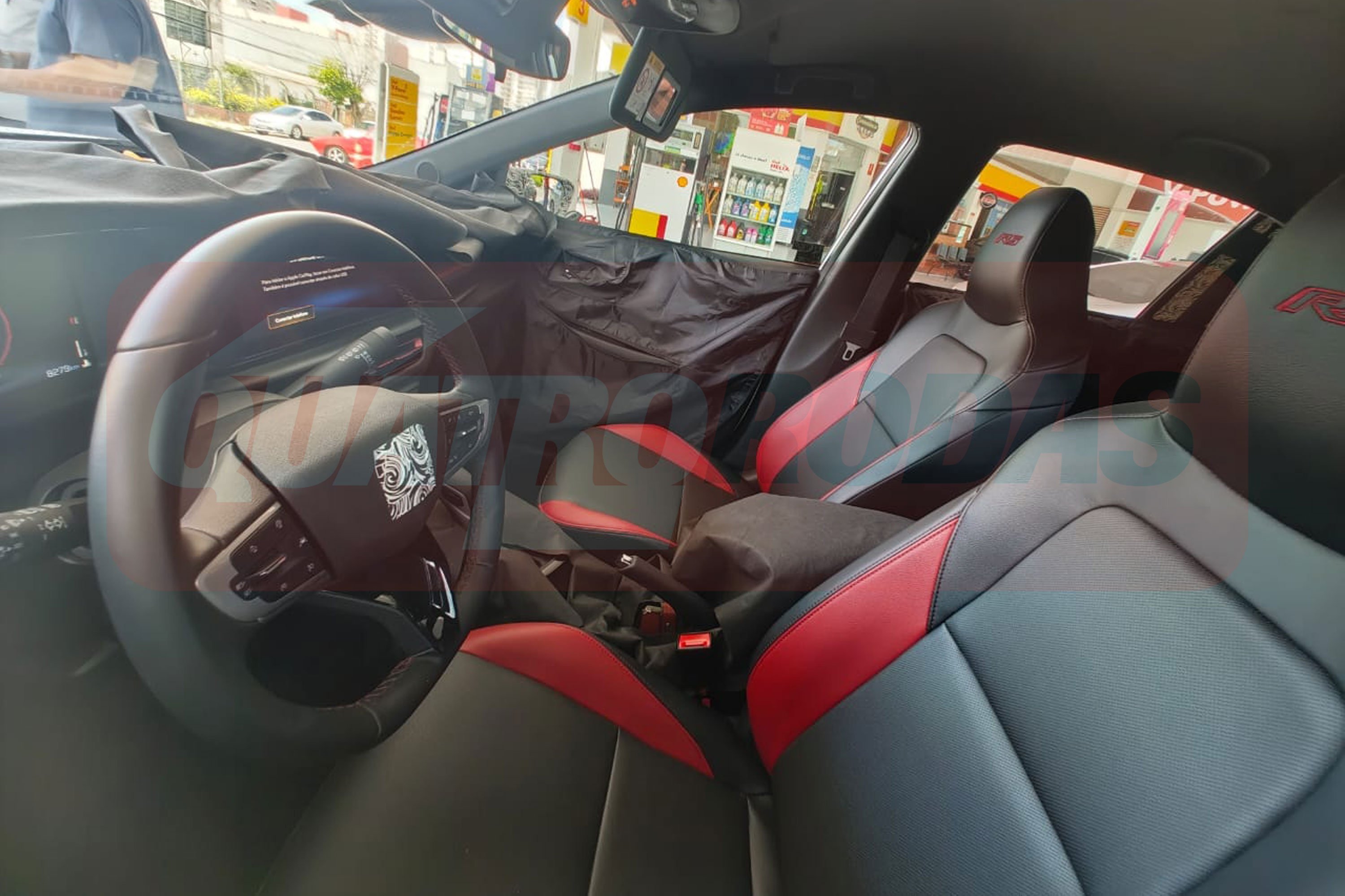 Flagra: Chevrolet Sonic terá versão RS e interior igual ao do Onix