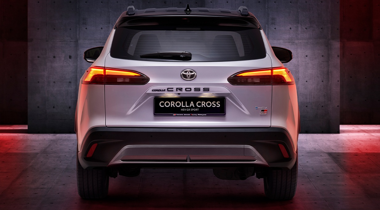 Vista traseira do Toyota Corolla Cross GR Sport