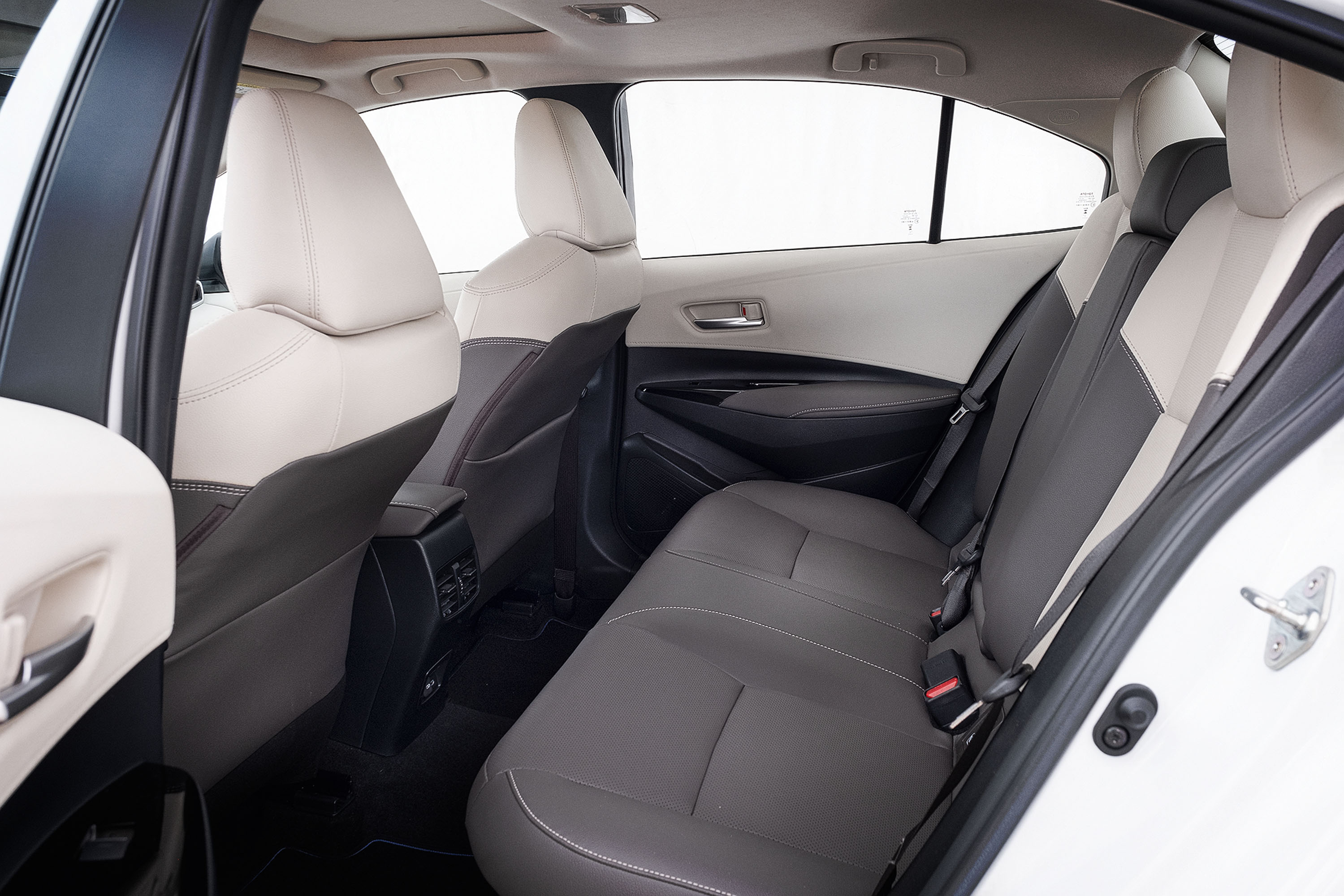 comparativo | BYD KING GS dm-i PHEV x TOYOTA COROLLA ALTIS Hybrid