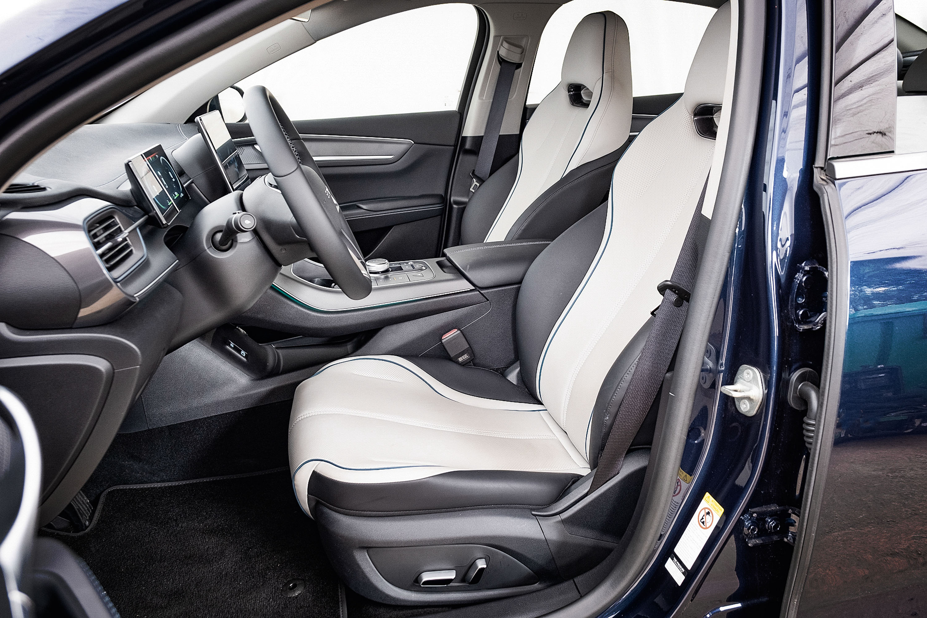 comparativo | BYD KING GS dm-i PHEV x TOYOTA COROLLA ALTIS Hybrid