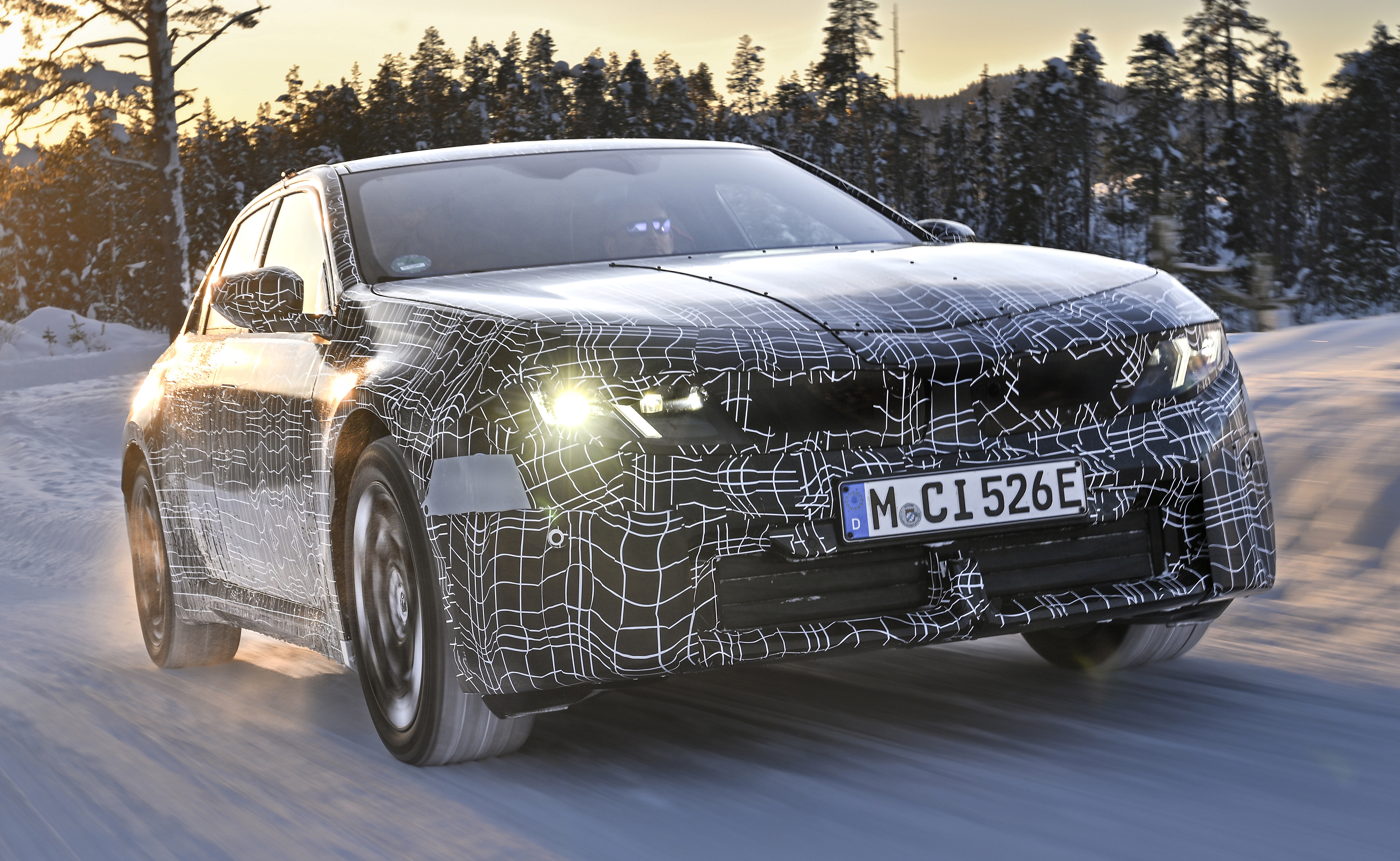 Novo BMW Série 3 elétrico terá 469 cv e recarga de até 400 kW