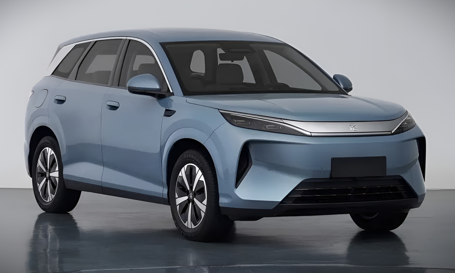 BYD Yuan Plus fica maior e ganha motor traseiro de 326 cv em nova geração