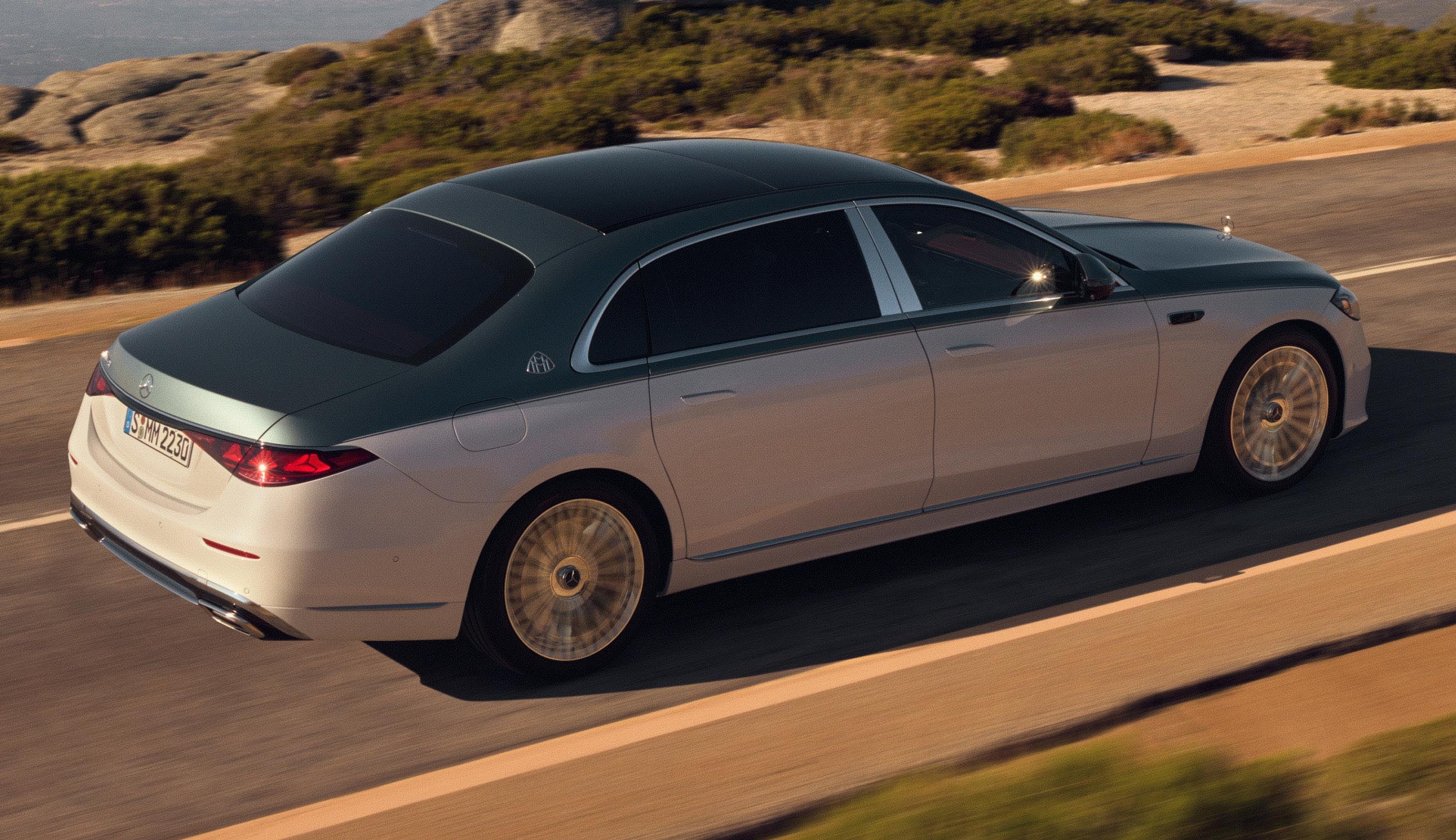 Mercedes-Maybach Classe S ganha novo visual e segue fiel ao motor V12