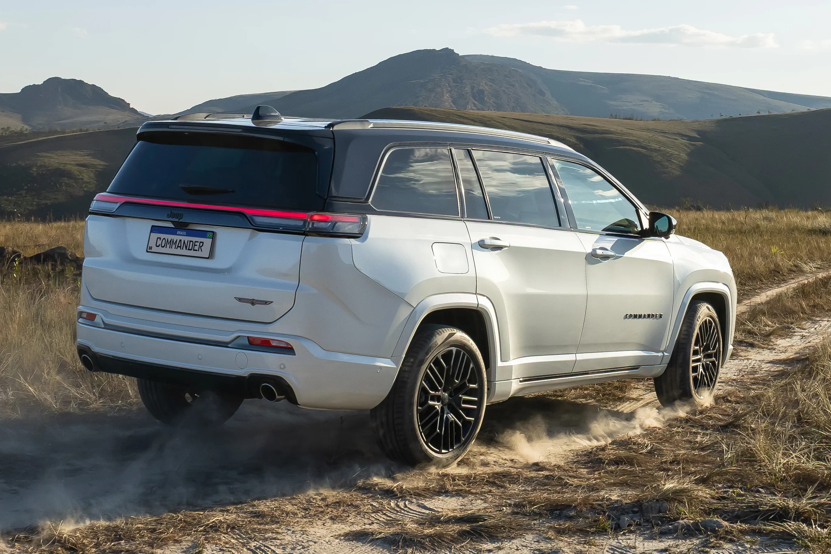 Jeep Commander Blackhawk 2027