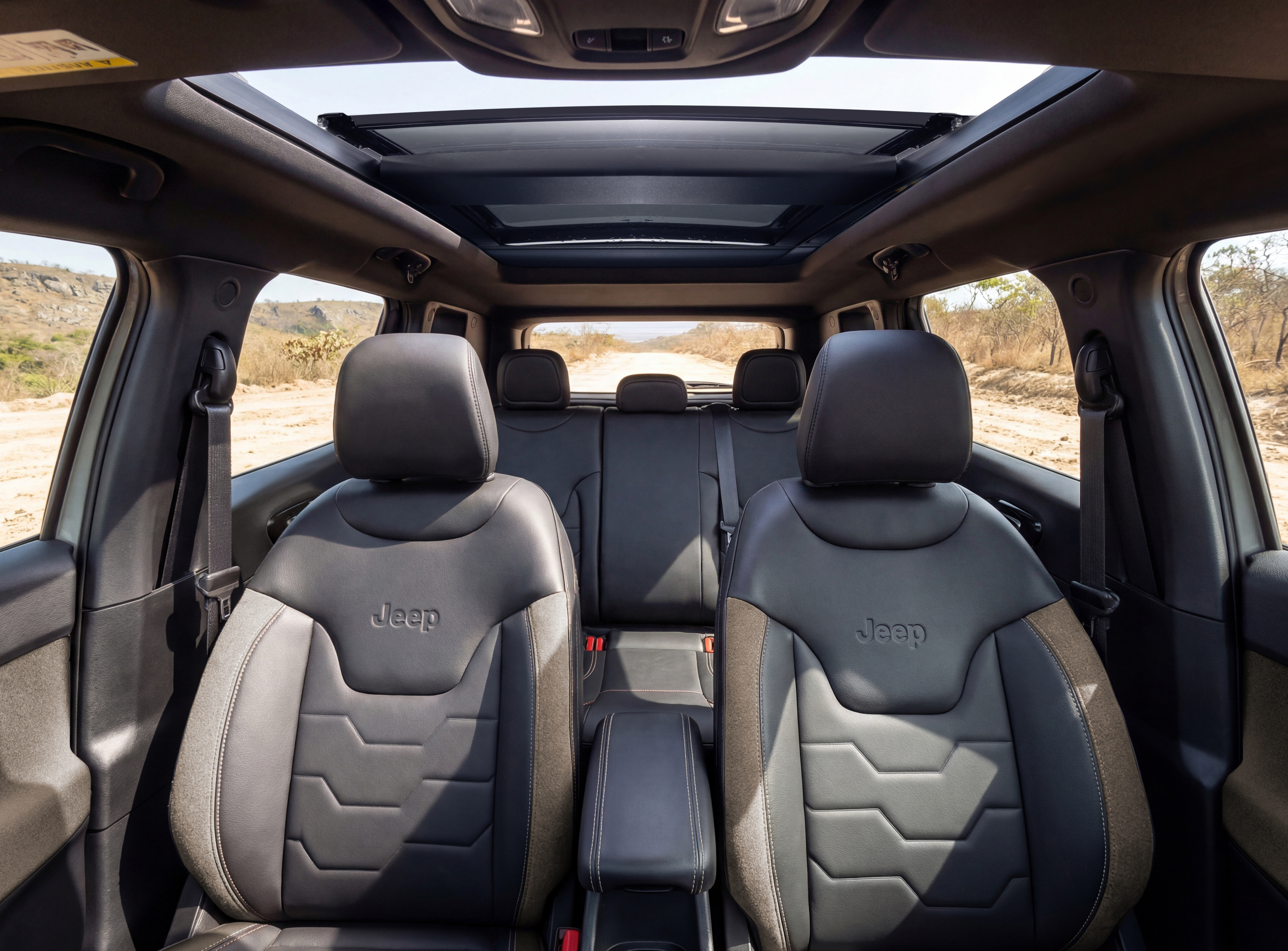 Jeep_Renegade_Sahara 2027