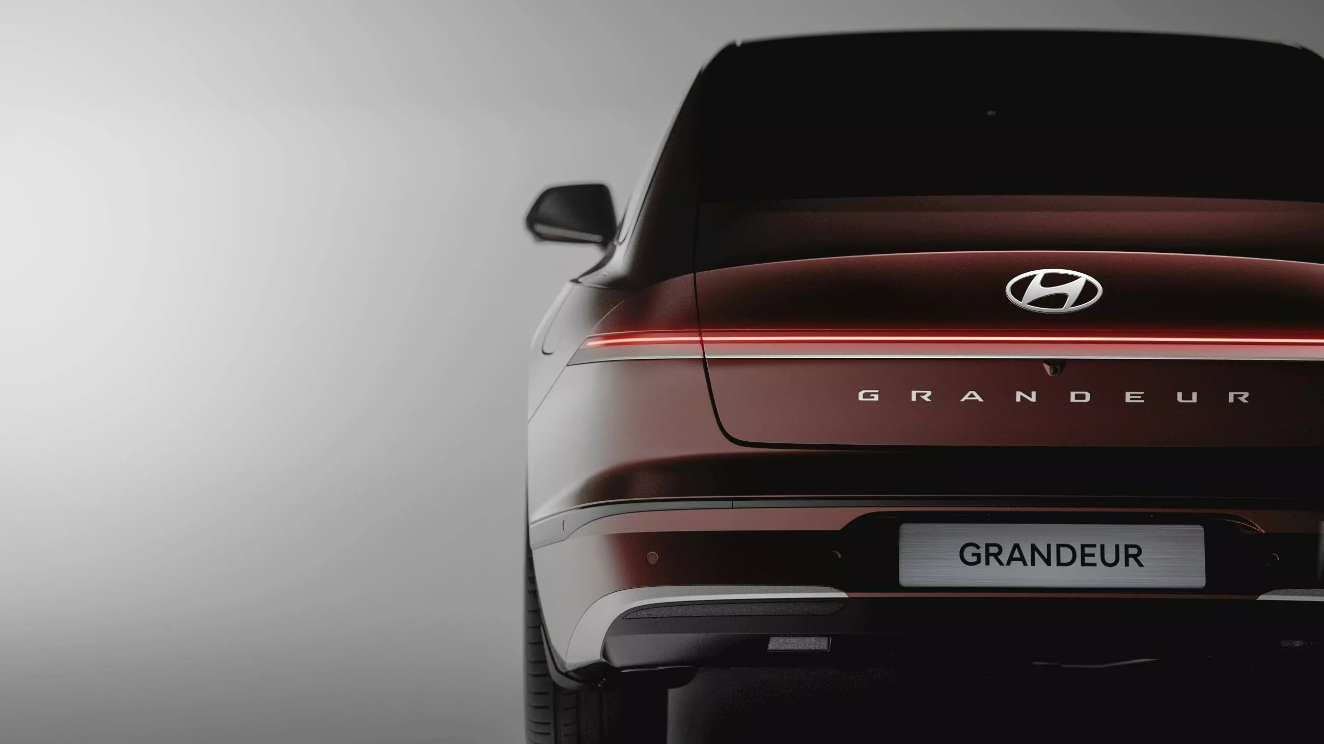 Hyundai Azera 2027 tem interior inspirado em móveis e central gigante de 17″