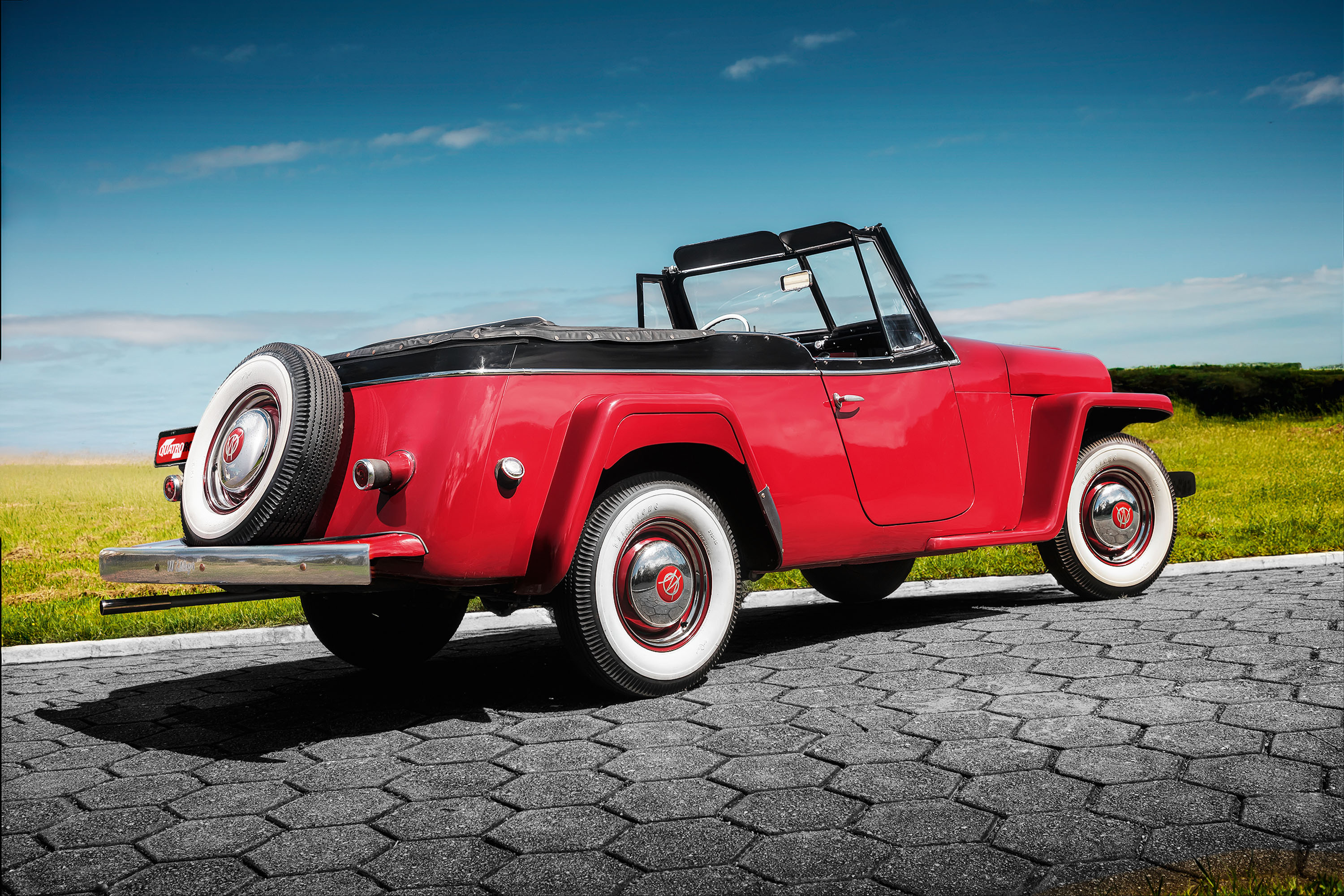Willys Jeepster tentou deixar o jipe mais urbano no pós-guerra, mas fracassou nas vendas