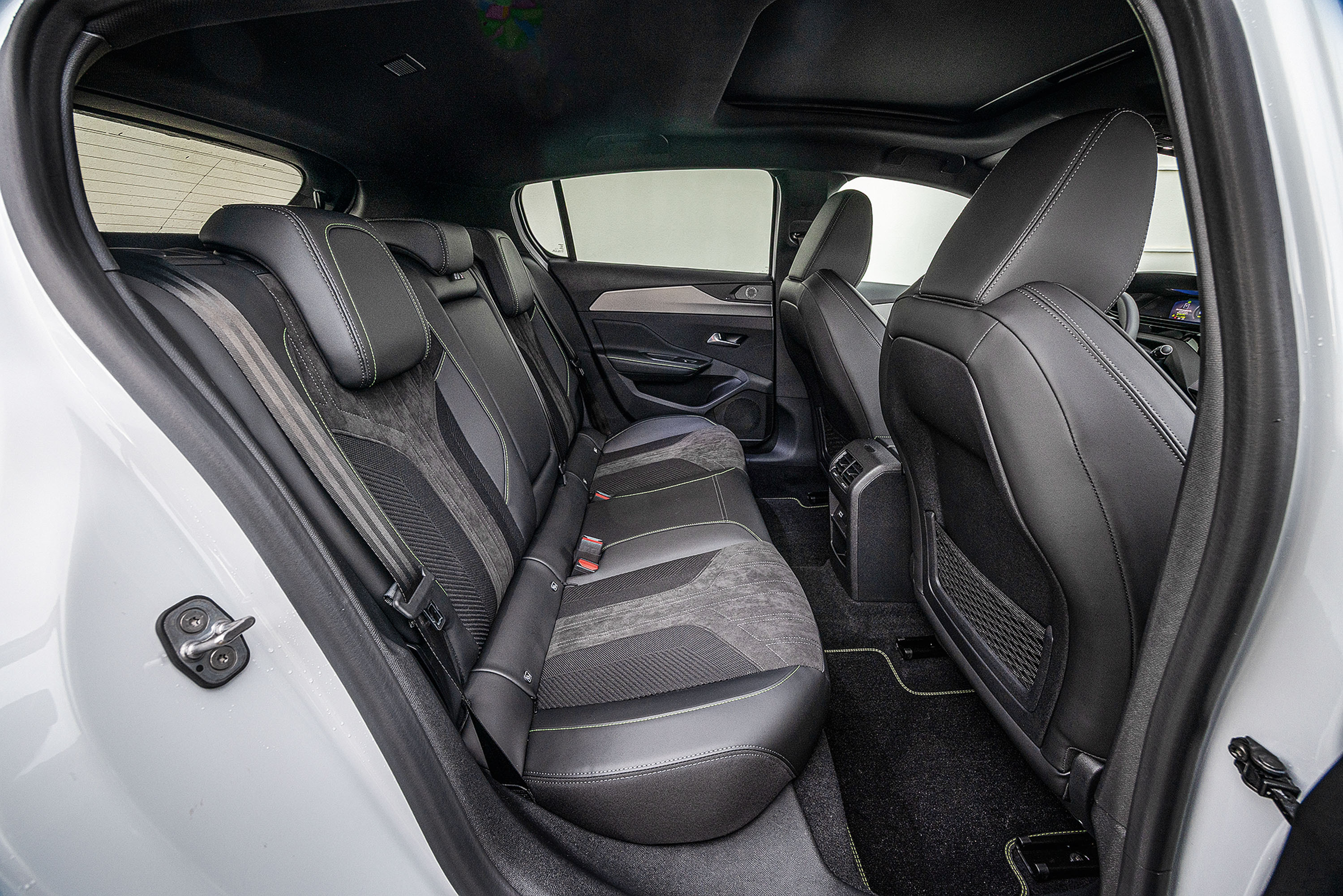 peugeot 308 Hybrid 145