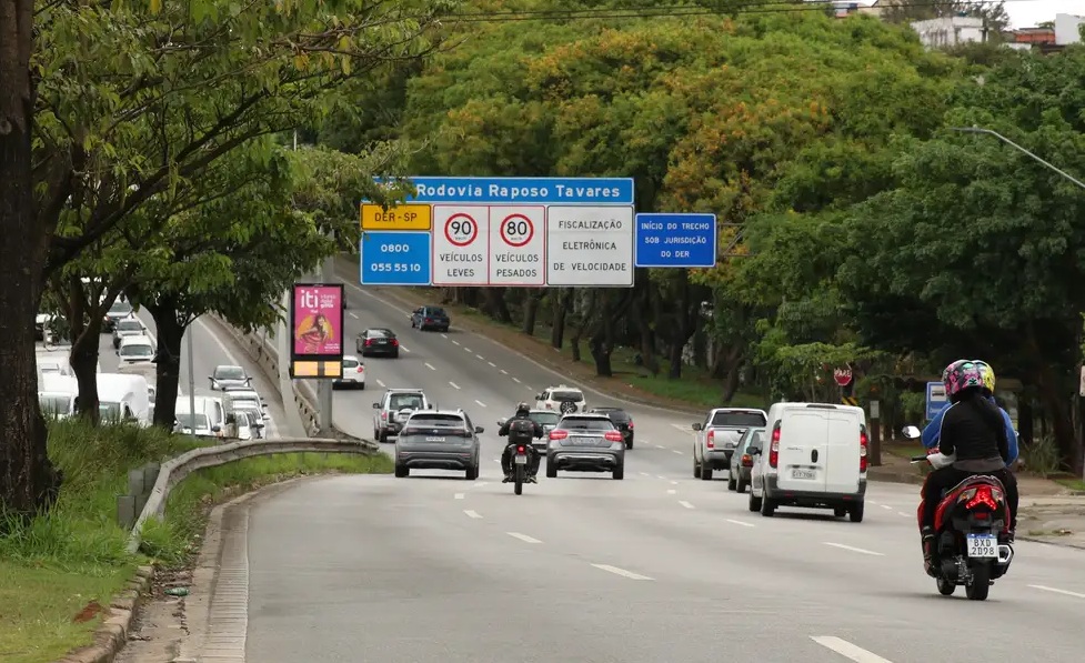 Rodovia em São Paulo com fiscalização eletrônica