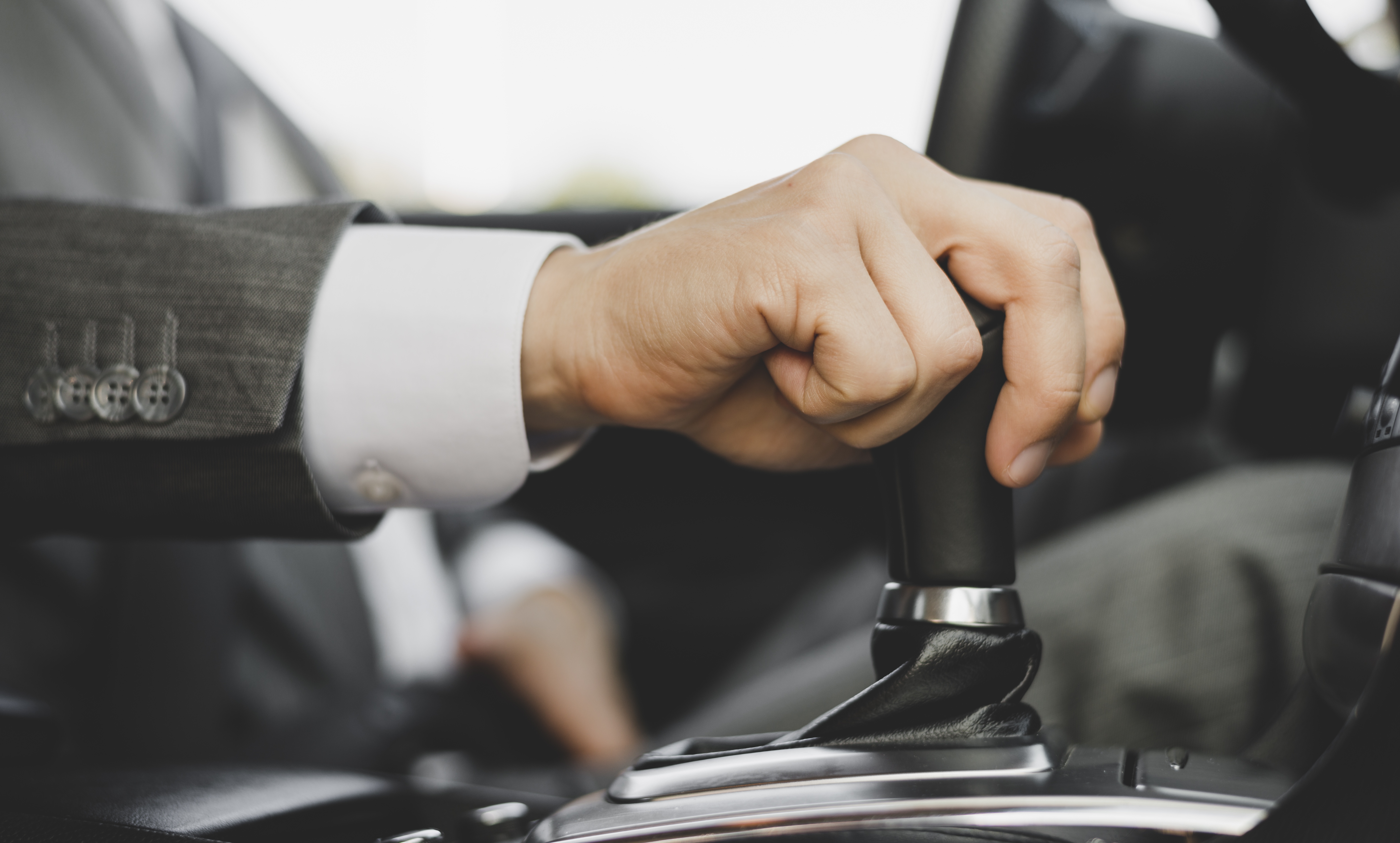 Saber usar câmbio automático pode se tornar obrigatório para tirar CNH