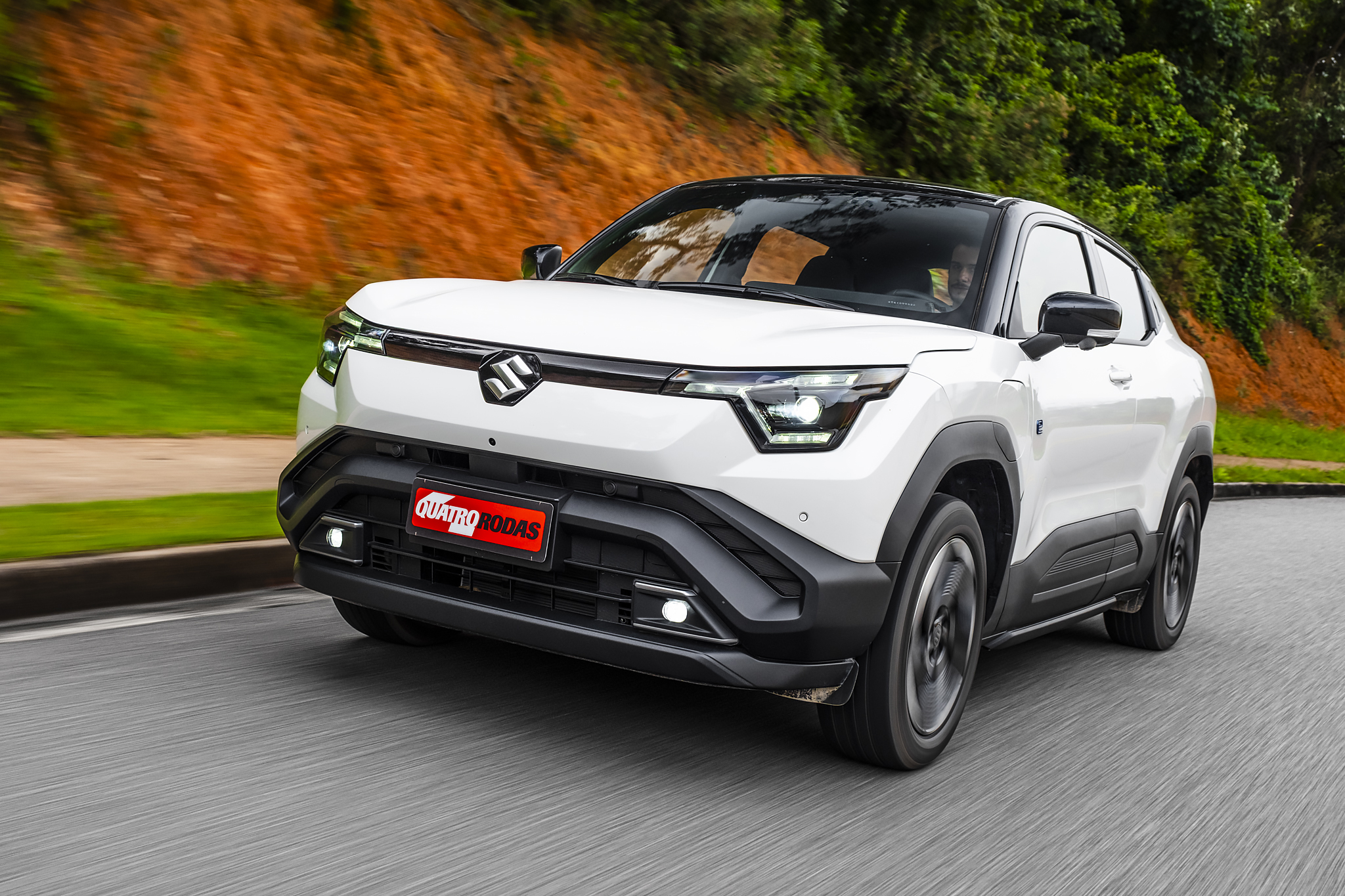 Suzuki Vitara elétrico aposta em vocação 4×4 contra Volvo e BYD