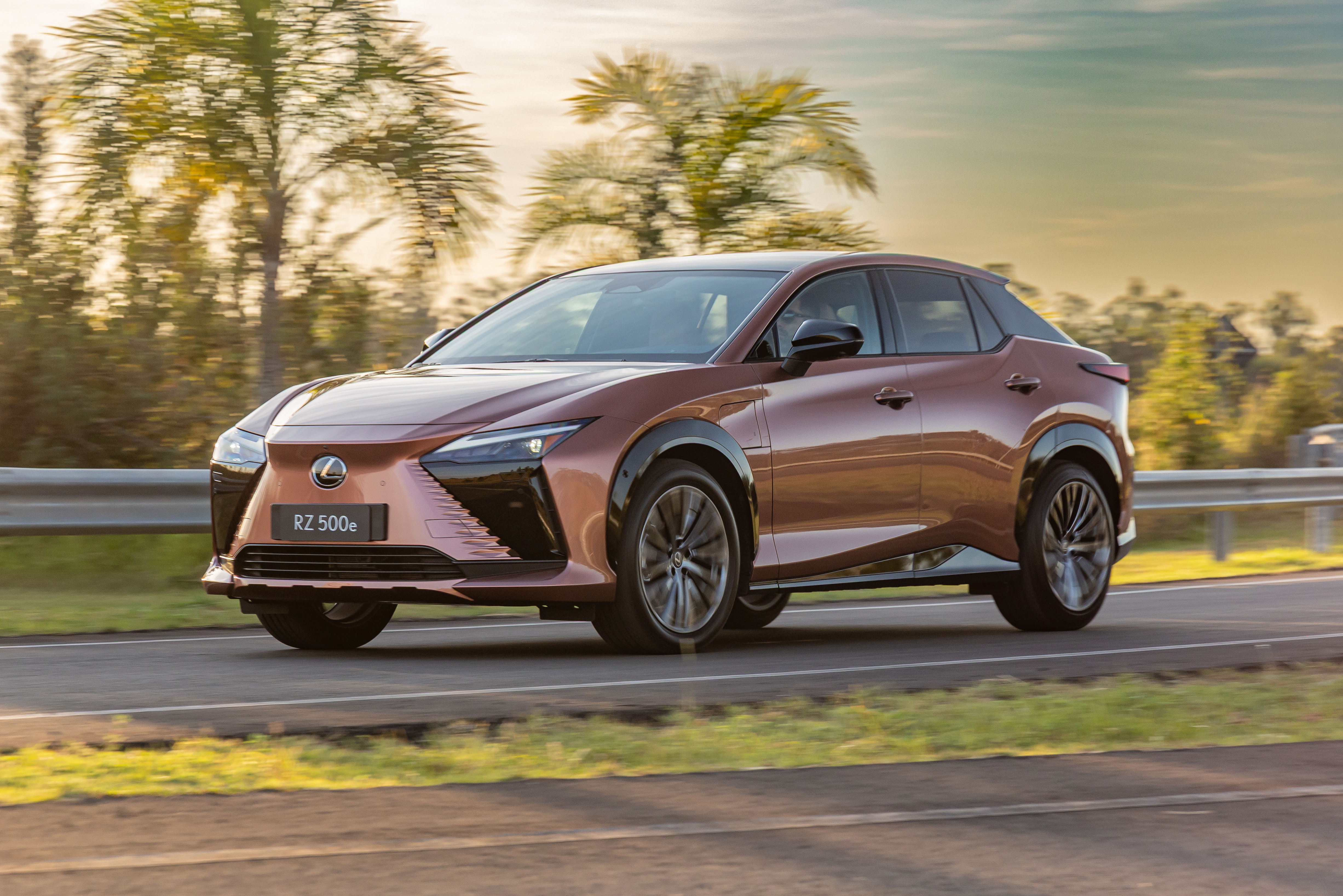 Como anda o Lexus RZ 500e, elétrico de luxo mais barato que muitos híbridos