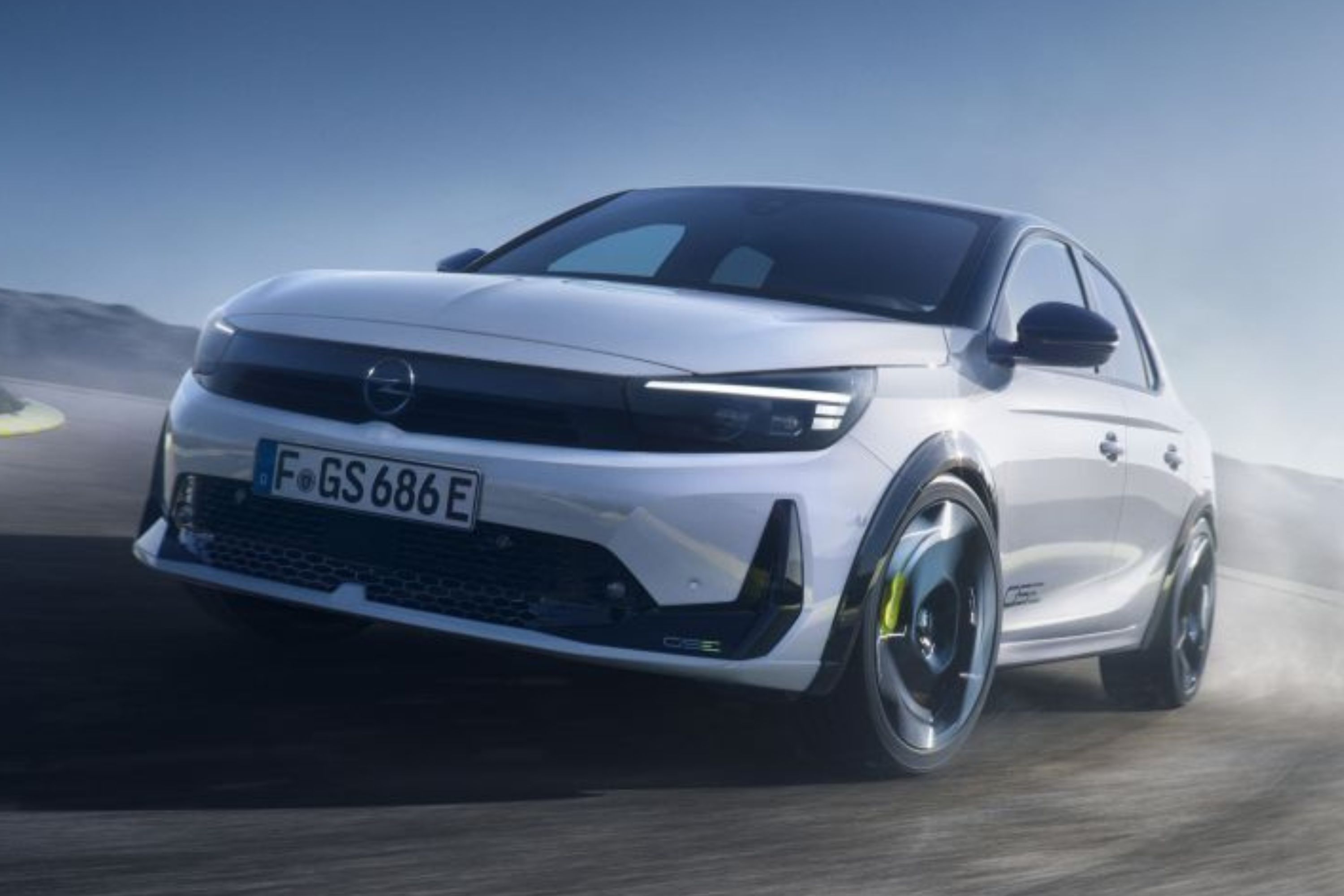 Opel Corsa GTE tem o mesmo motor que Peugeot E-208 GTI, mas é mais rápido