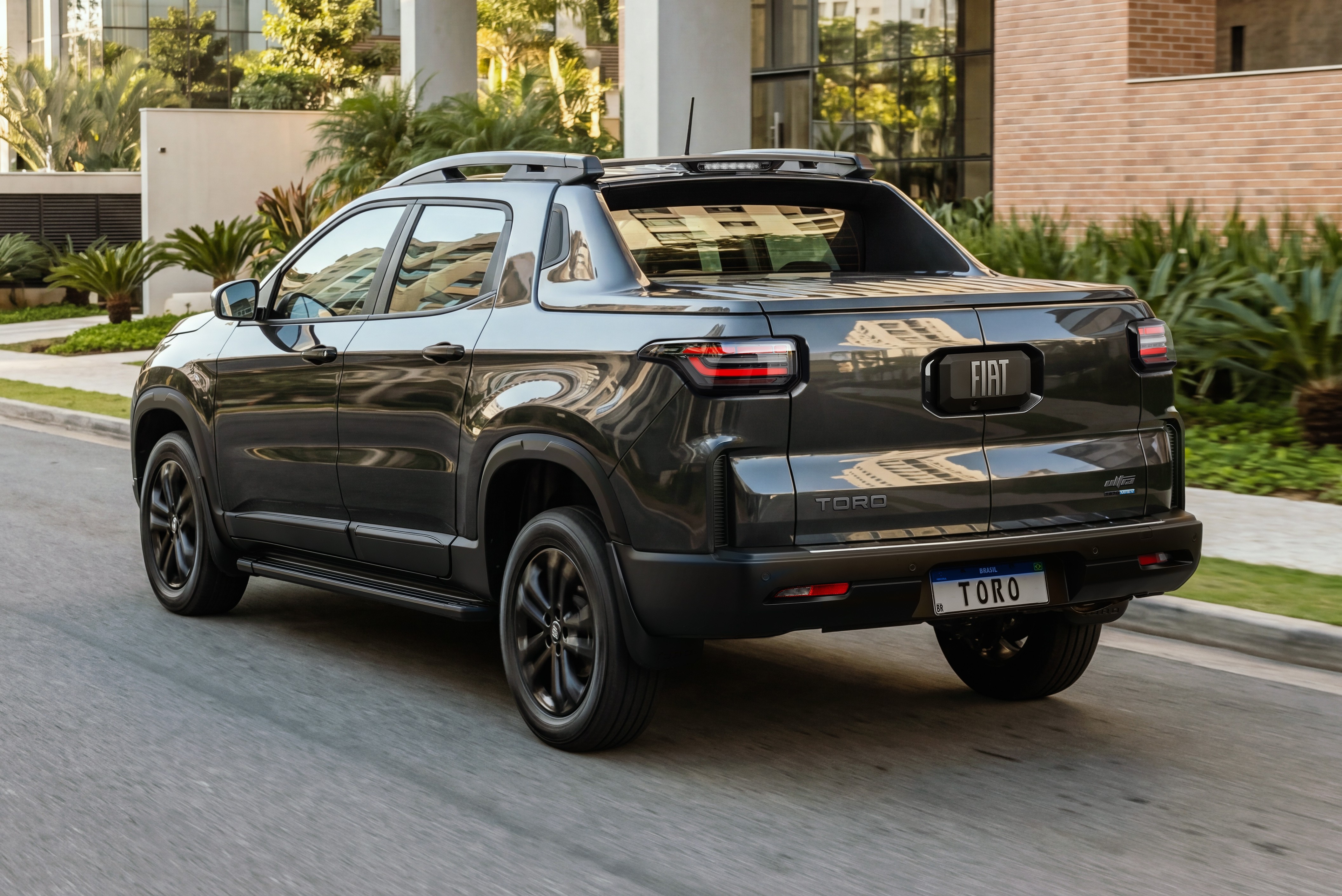 Fiat Toro 2027: versões, equipamentos, preços e consumo da picape híbrida