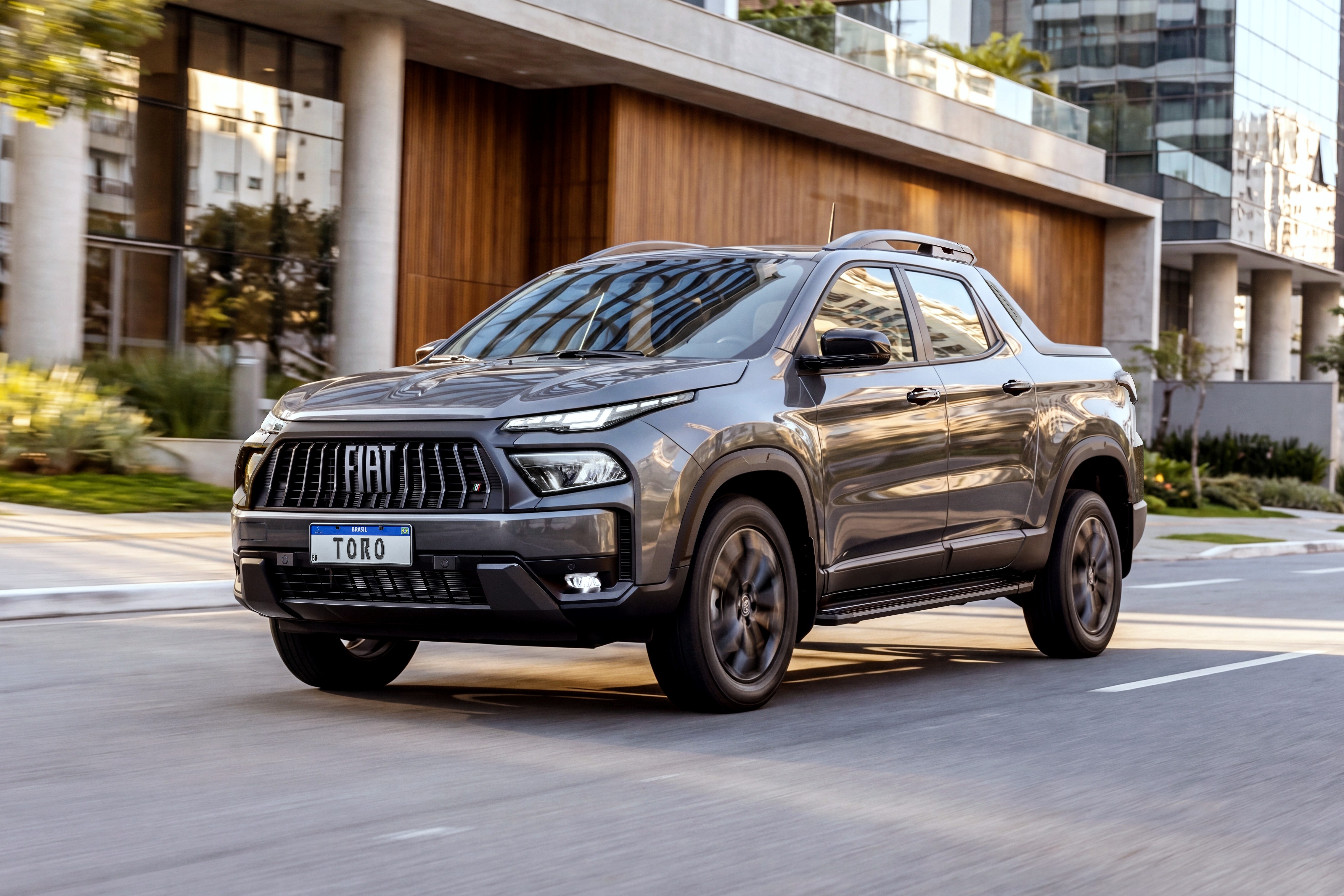 Fiat Toro 2027: versões, equipamentos, preços e consumo da picape híbrida