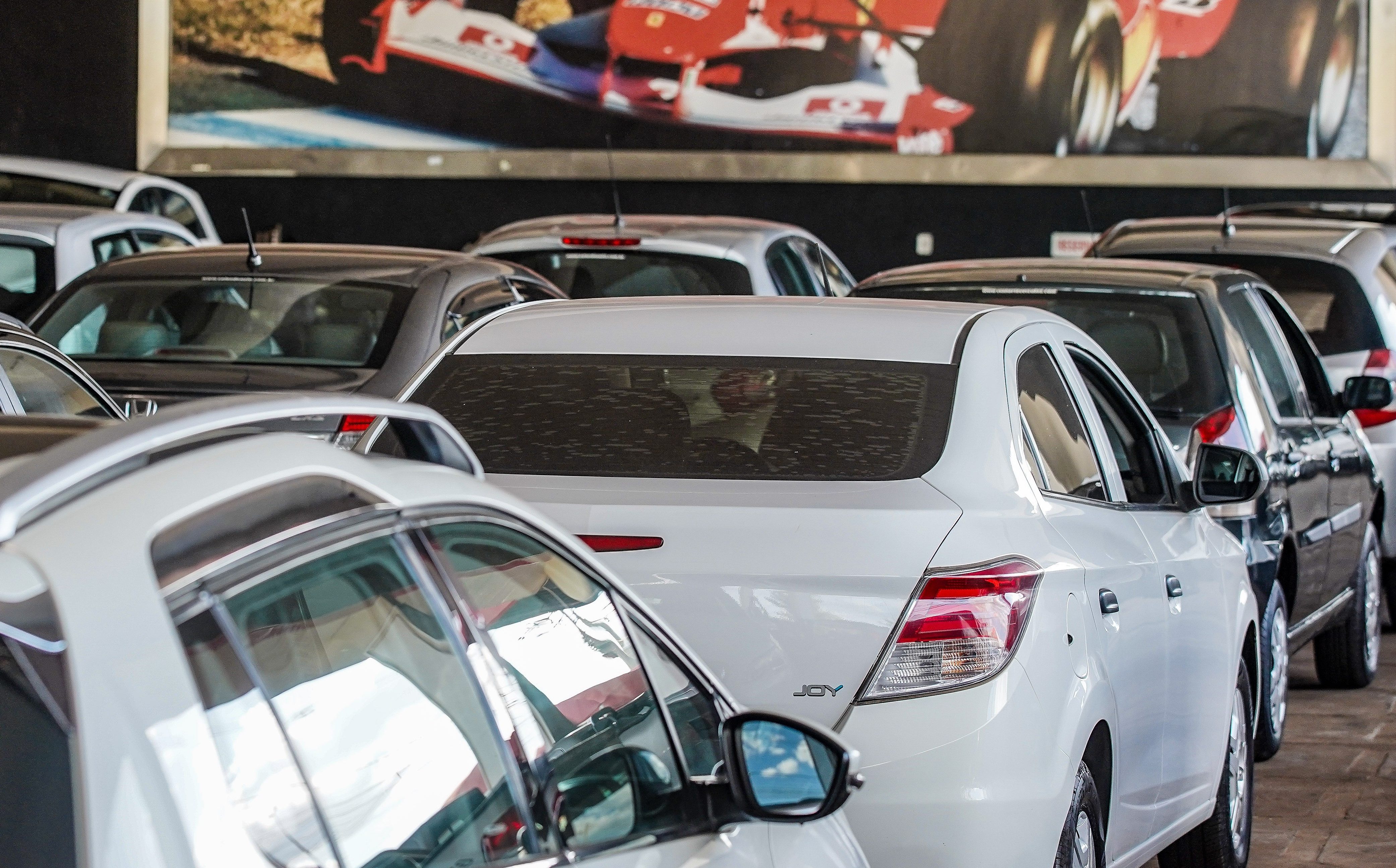 Venda de carros em concessionária