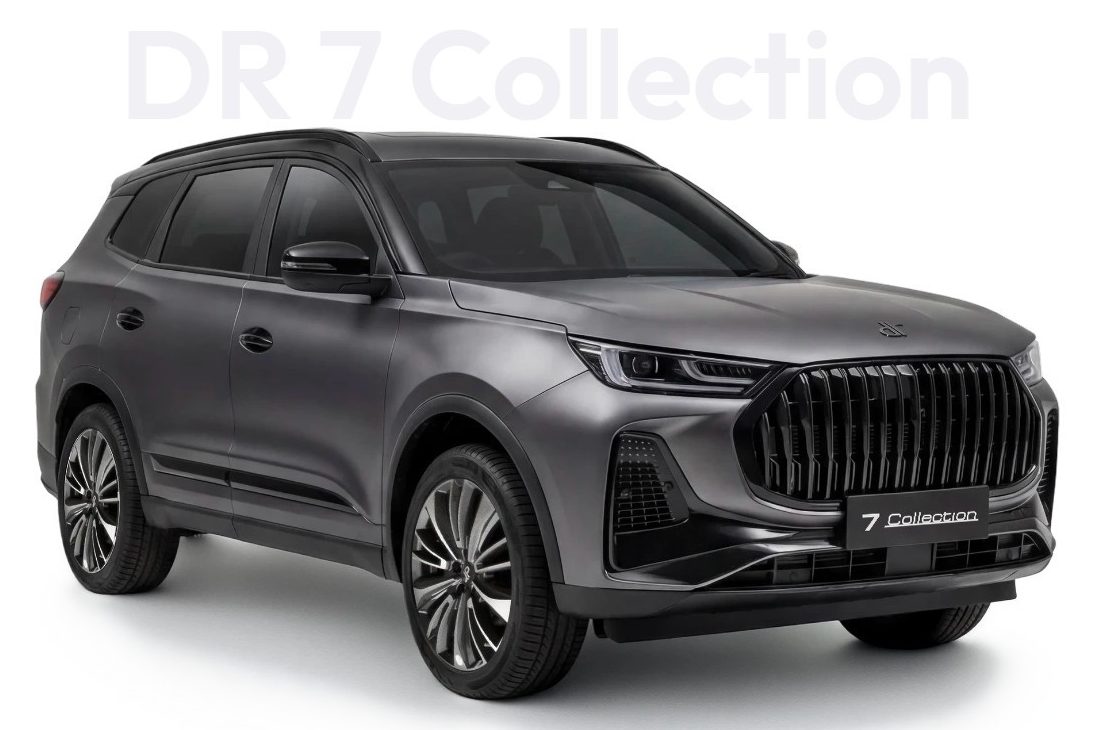 SUV DR 7 Collection cinza escuro metálico, com grade frontal preta vertical e rodas esportivas, visto de frente e lateralmente sobre fundo branco