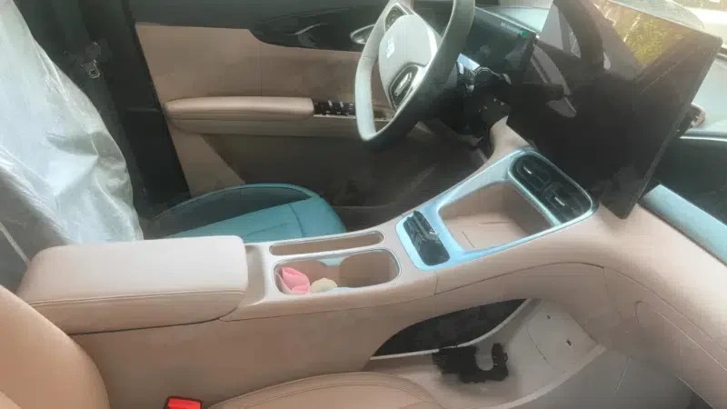 Geely EX2 em testes com novo interior