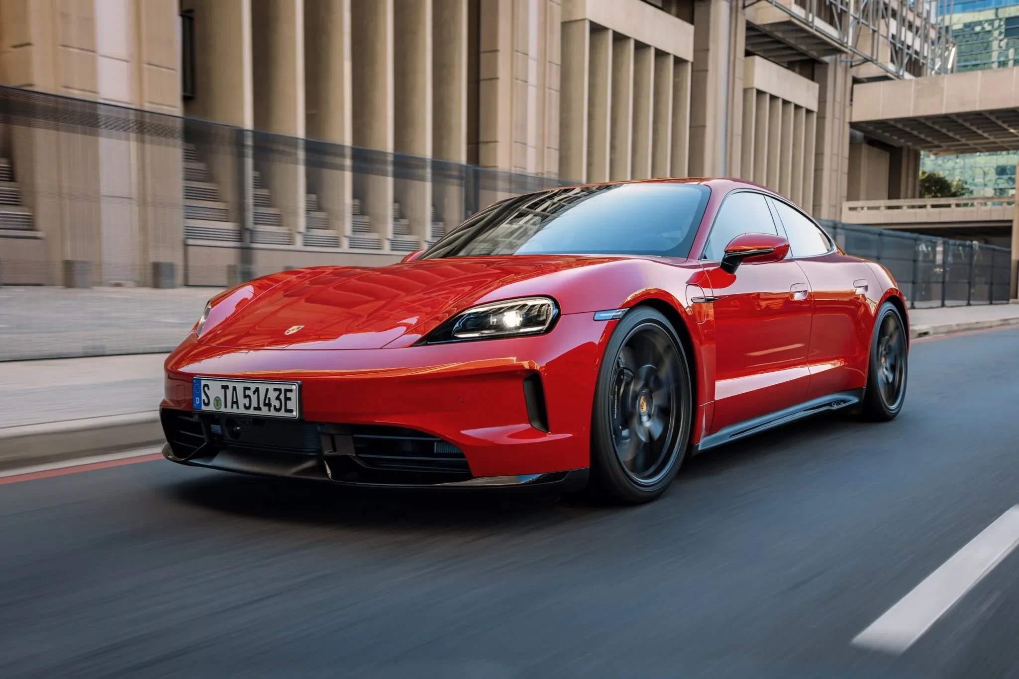 Porsche Taycan 2027 imita carro a combustão com marchas falsas e trancos virtuais