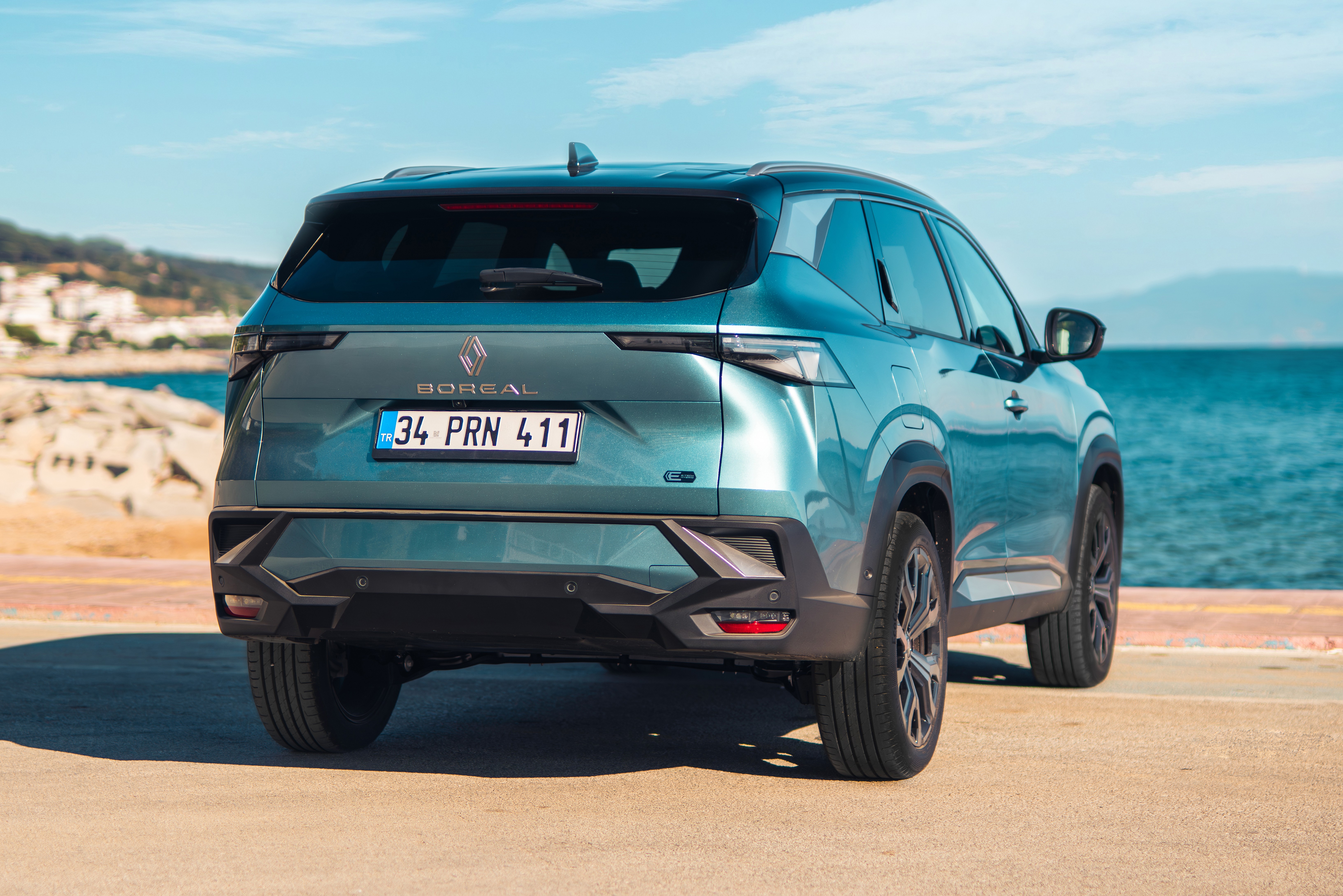Renault Boreal híbrido promete consumo de 21 km/l e começa a ser fabricado na Turquia